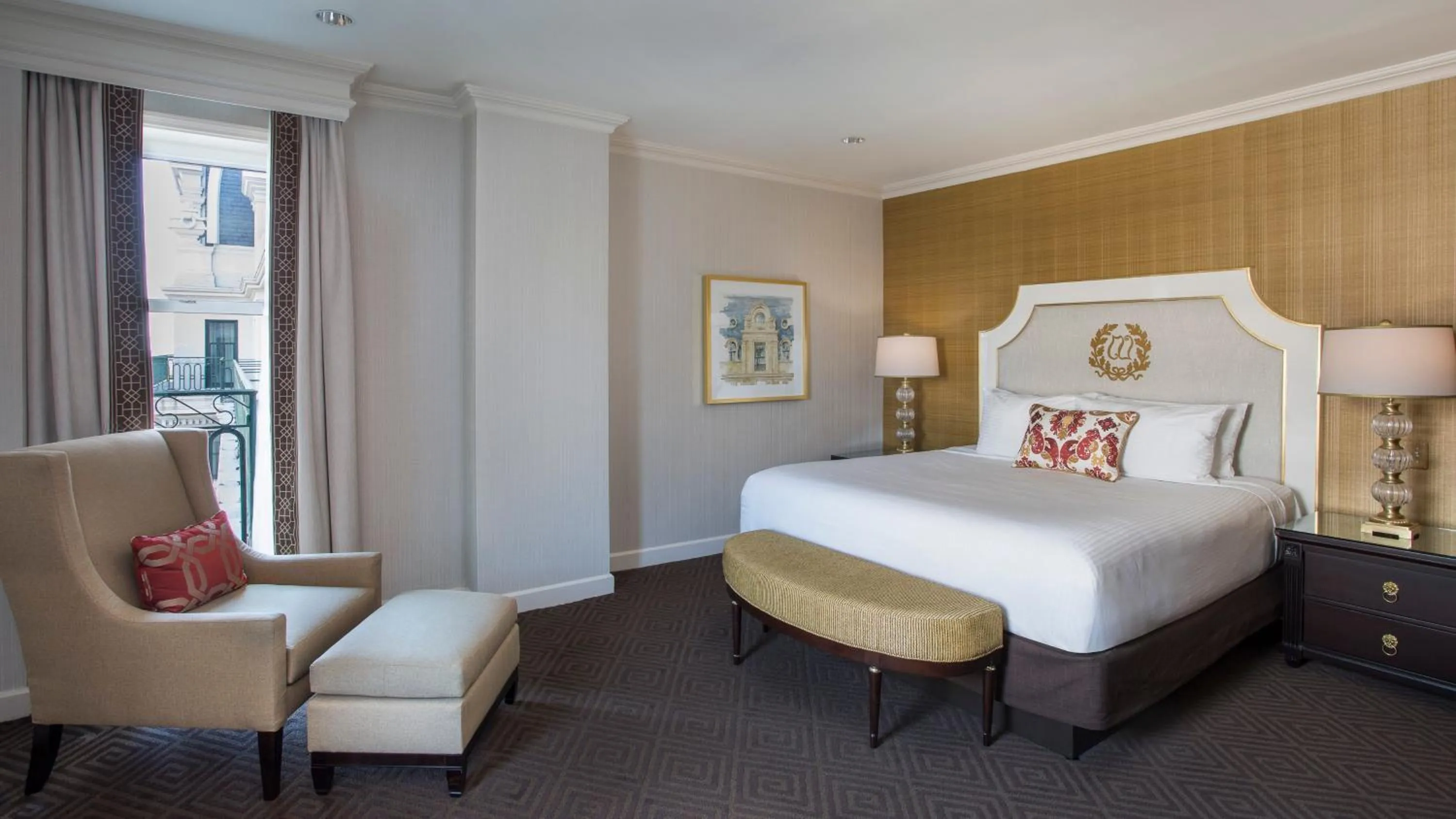 Photo of the whole room, Bed in Willard InterContinental Washington by IHG