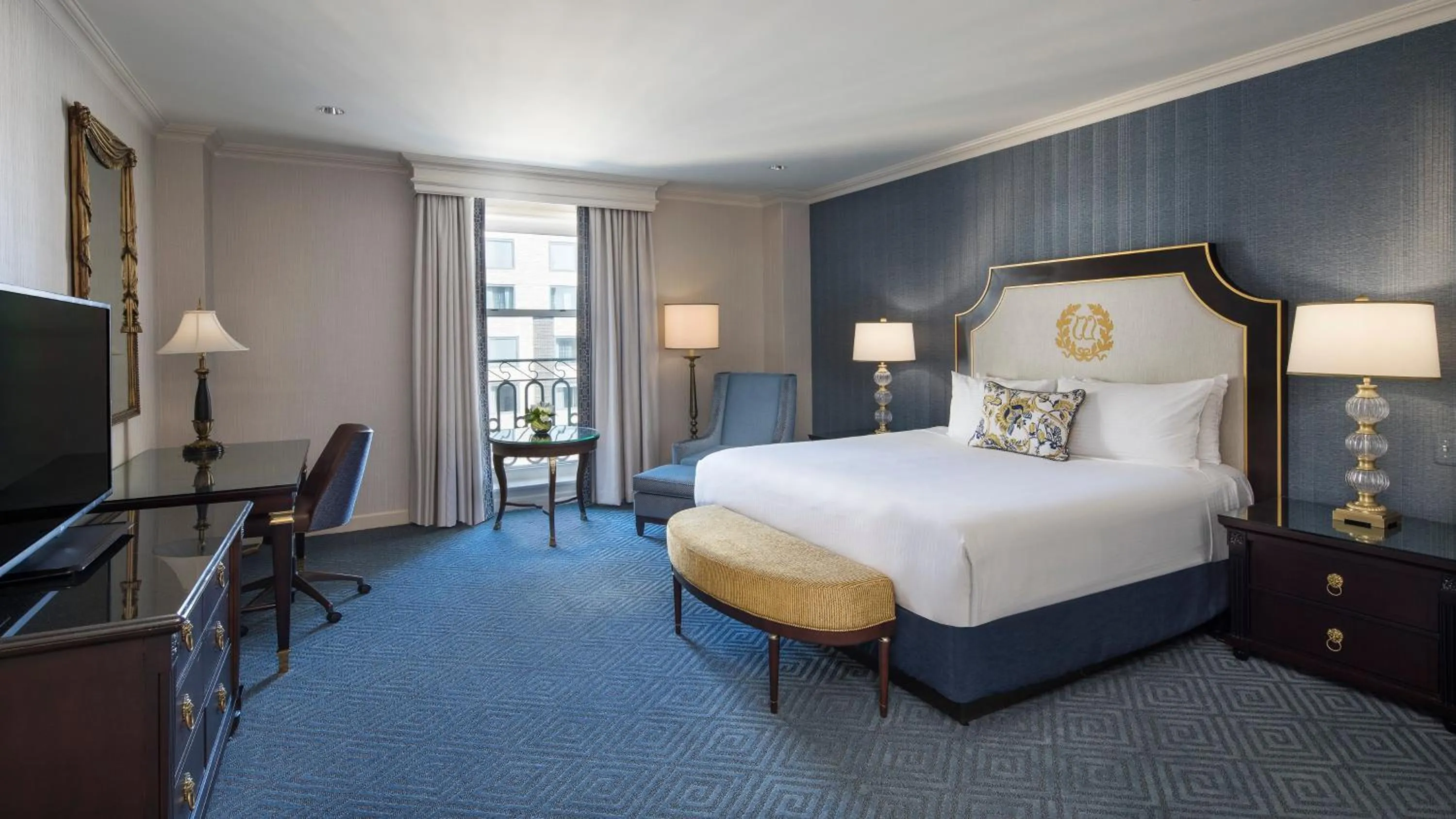 Photo of the whole room, Bed in Willard InterContinental Washington by IHG