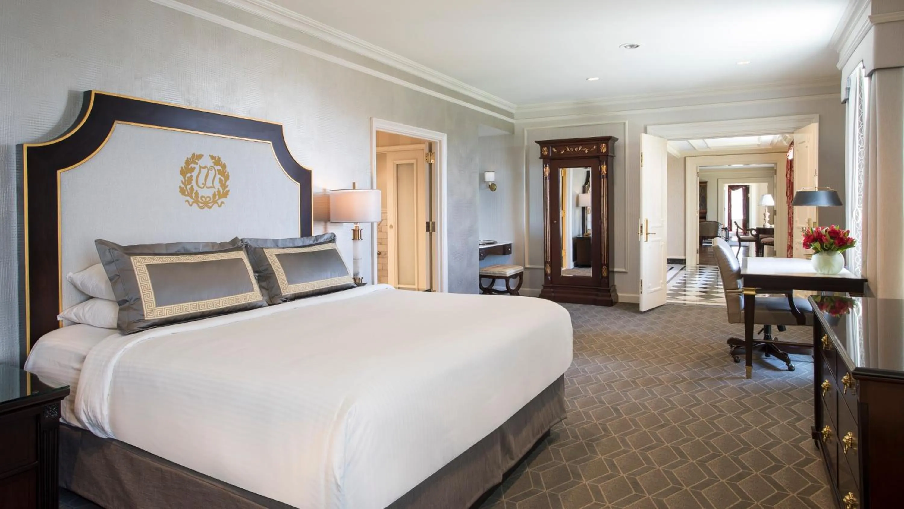 Photo of the whole room, Bed in Willard InterContinental Washington by IHG