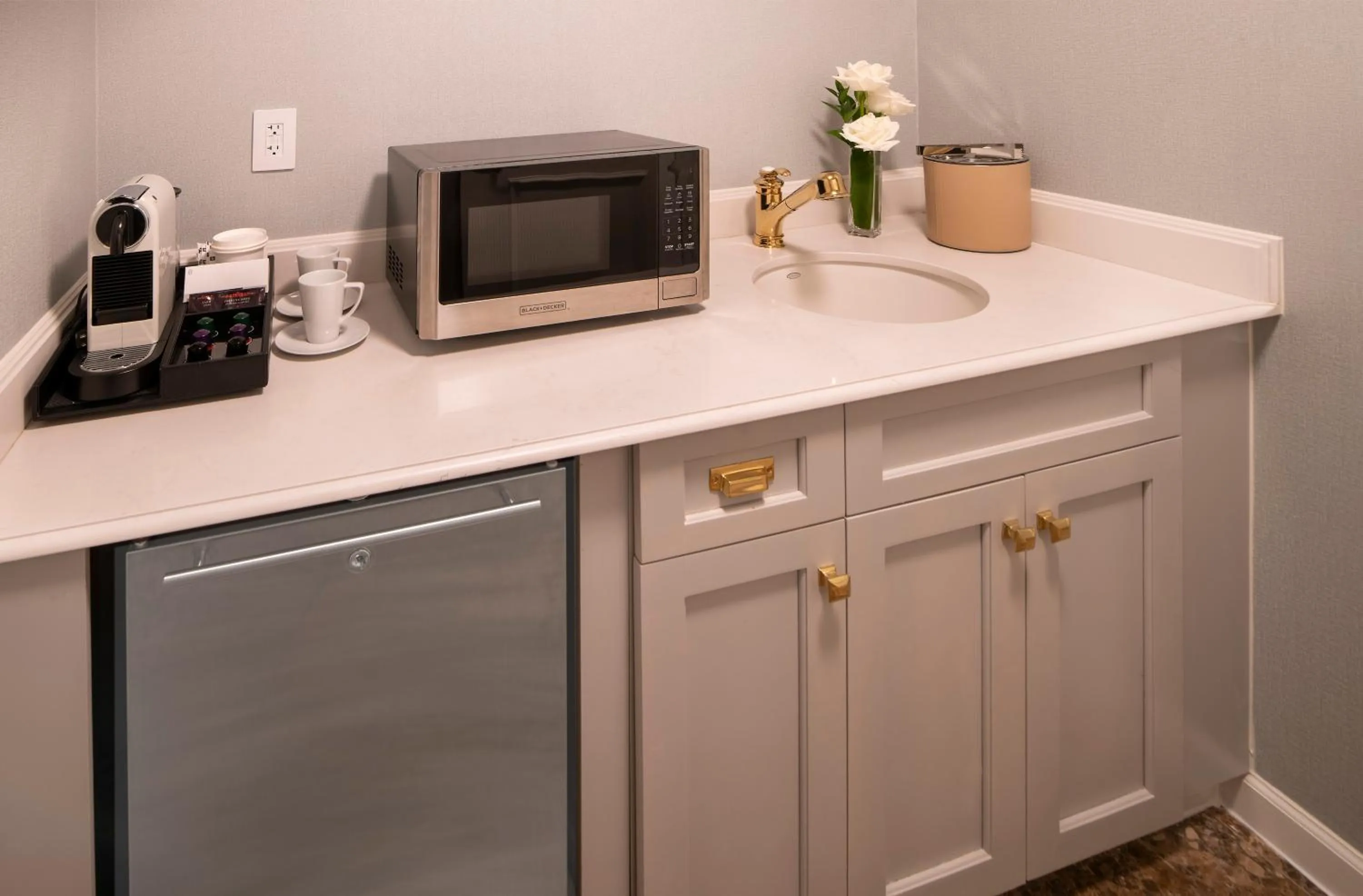 Kitchen or kitchenette in Willard InterContinental Washington by IHG