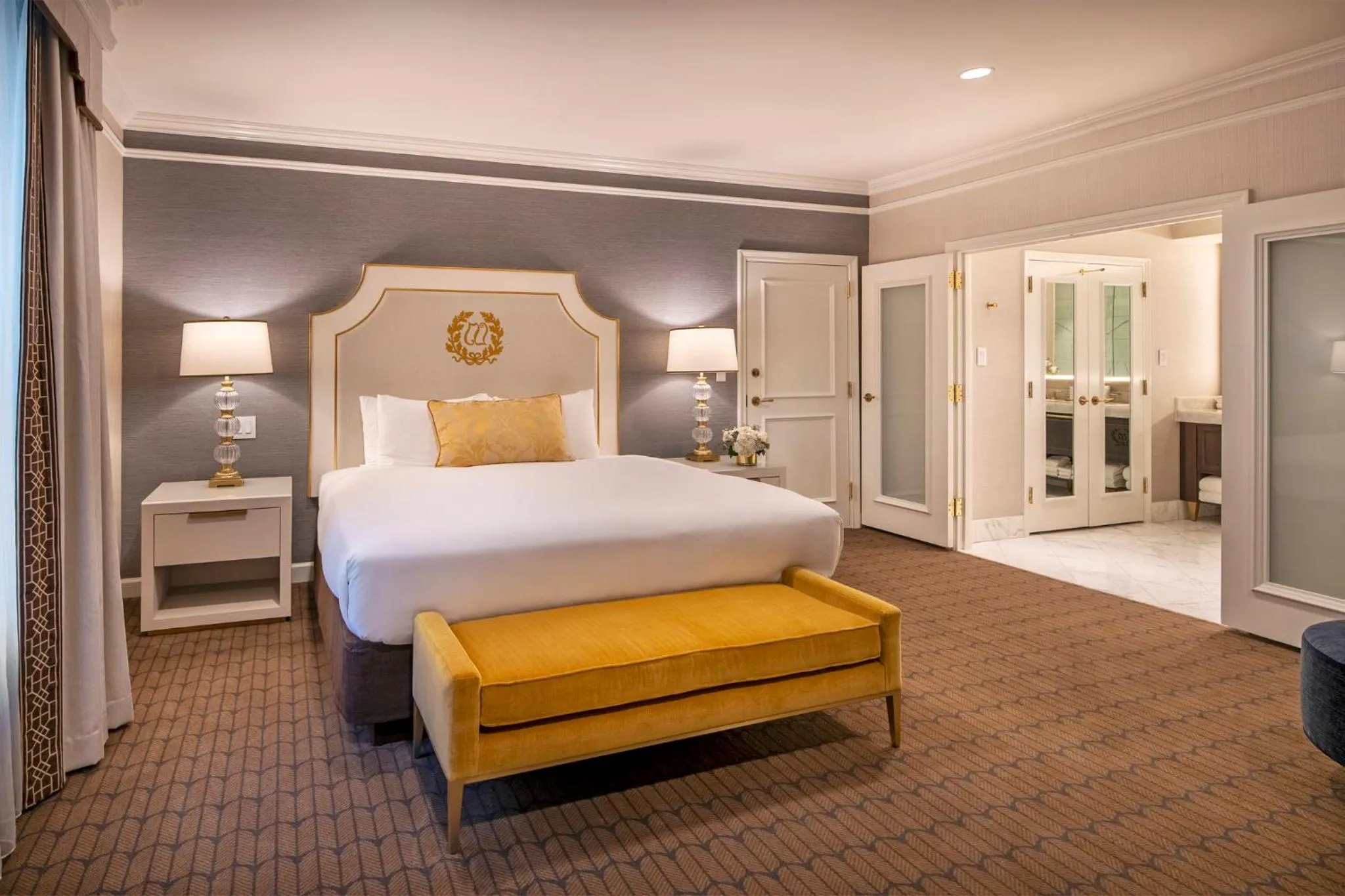 Photo of the whole room, Bed in Willard InterContinental Washington by IHG