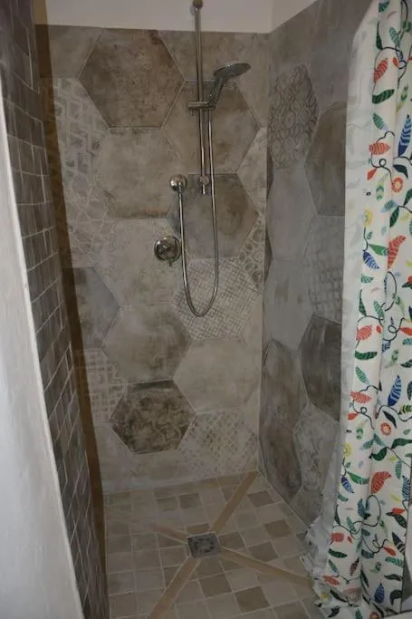 Shower in GarganoMareBorghi ospitalità diffusa