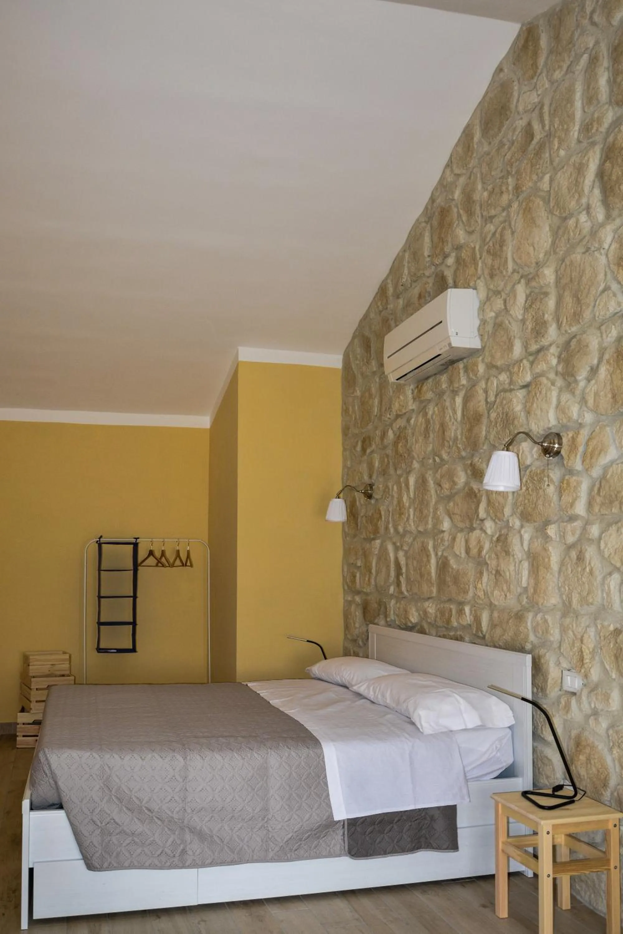 Bedroom, Bed in GarganoMareBorghi ospitalità diffusa