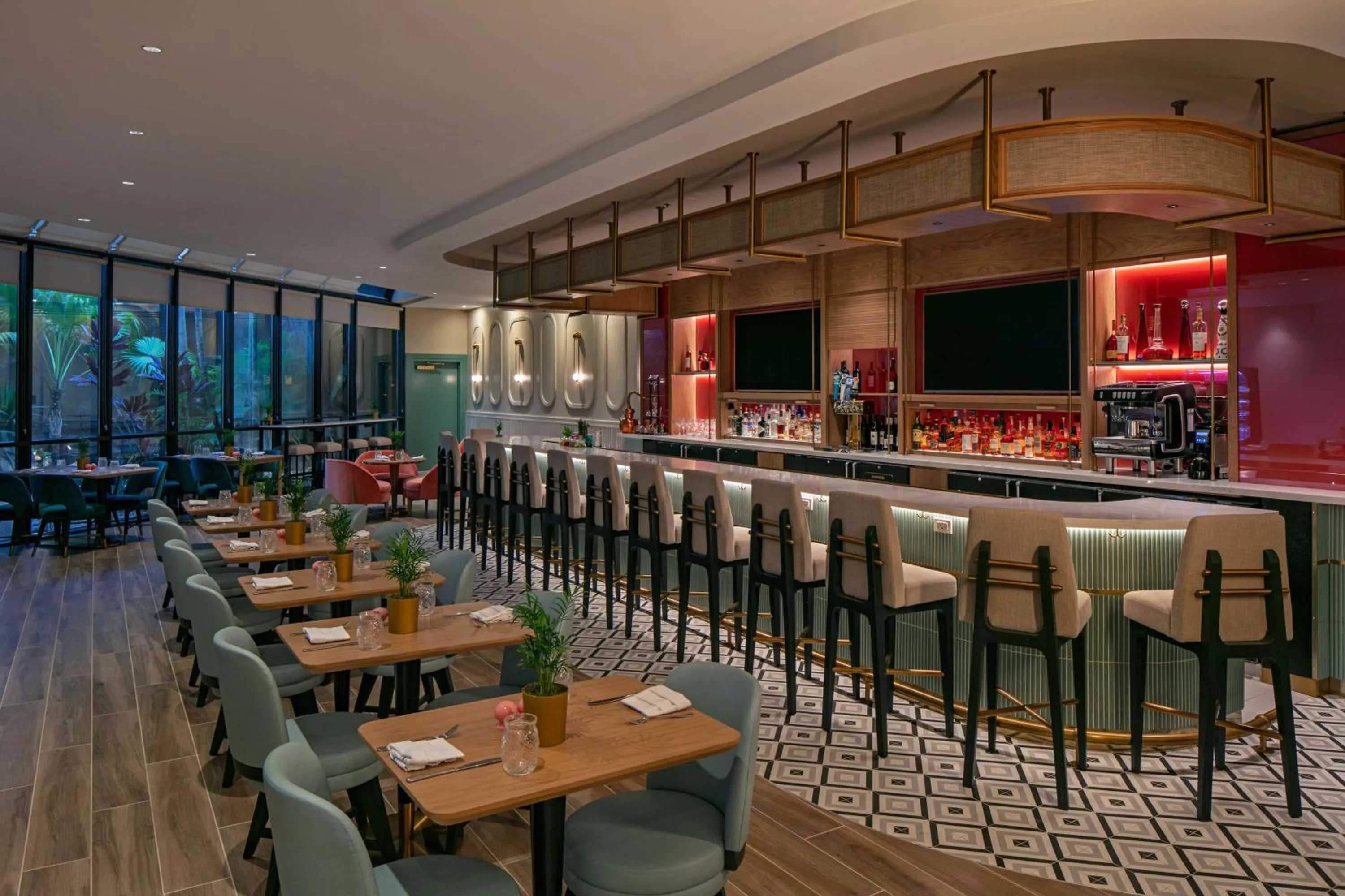 Restaurant/places to eat in Sonesta Miami Airport