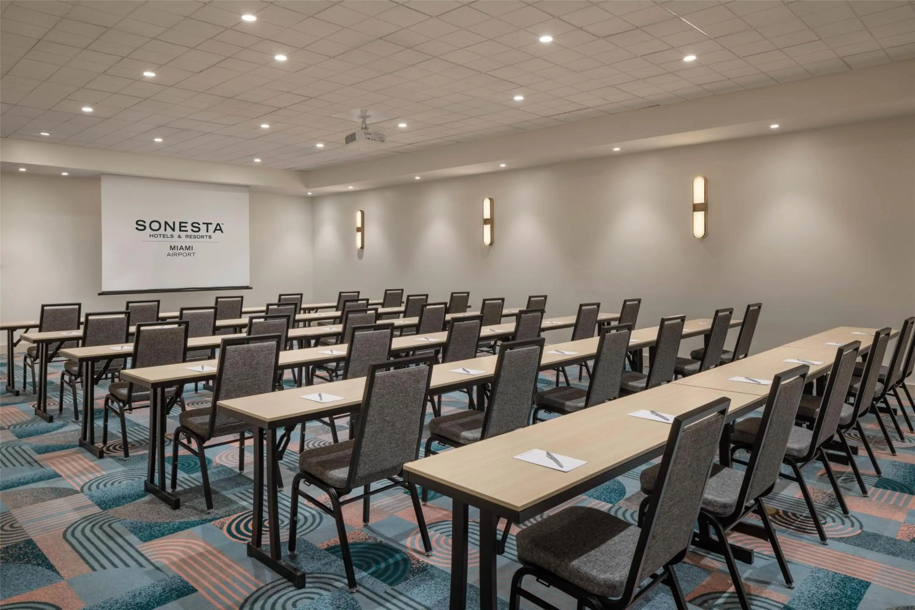 Bedroom in Sonesta Miami Airport