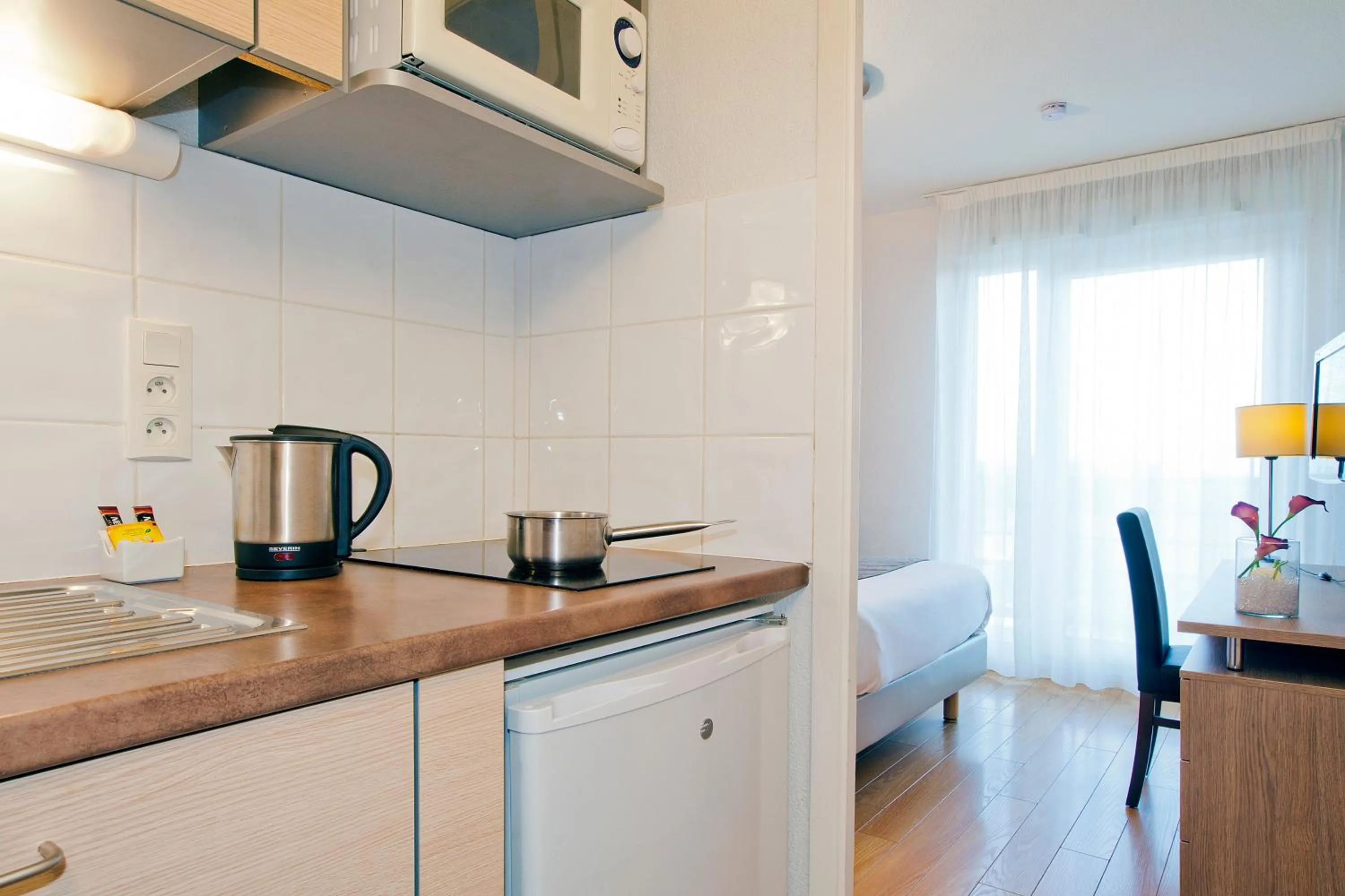 Kitchen or kitchenette in Séjours & Affaires Genève Gex Les Rives Du Léman