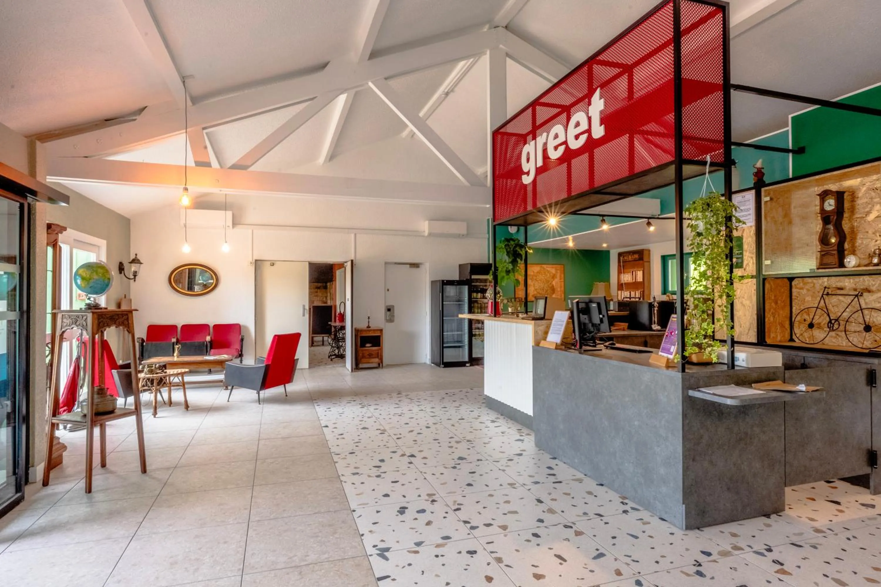 Lobby or reception in Hôtel Restaurant Relais Vert - Montbeliard