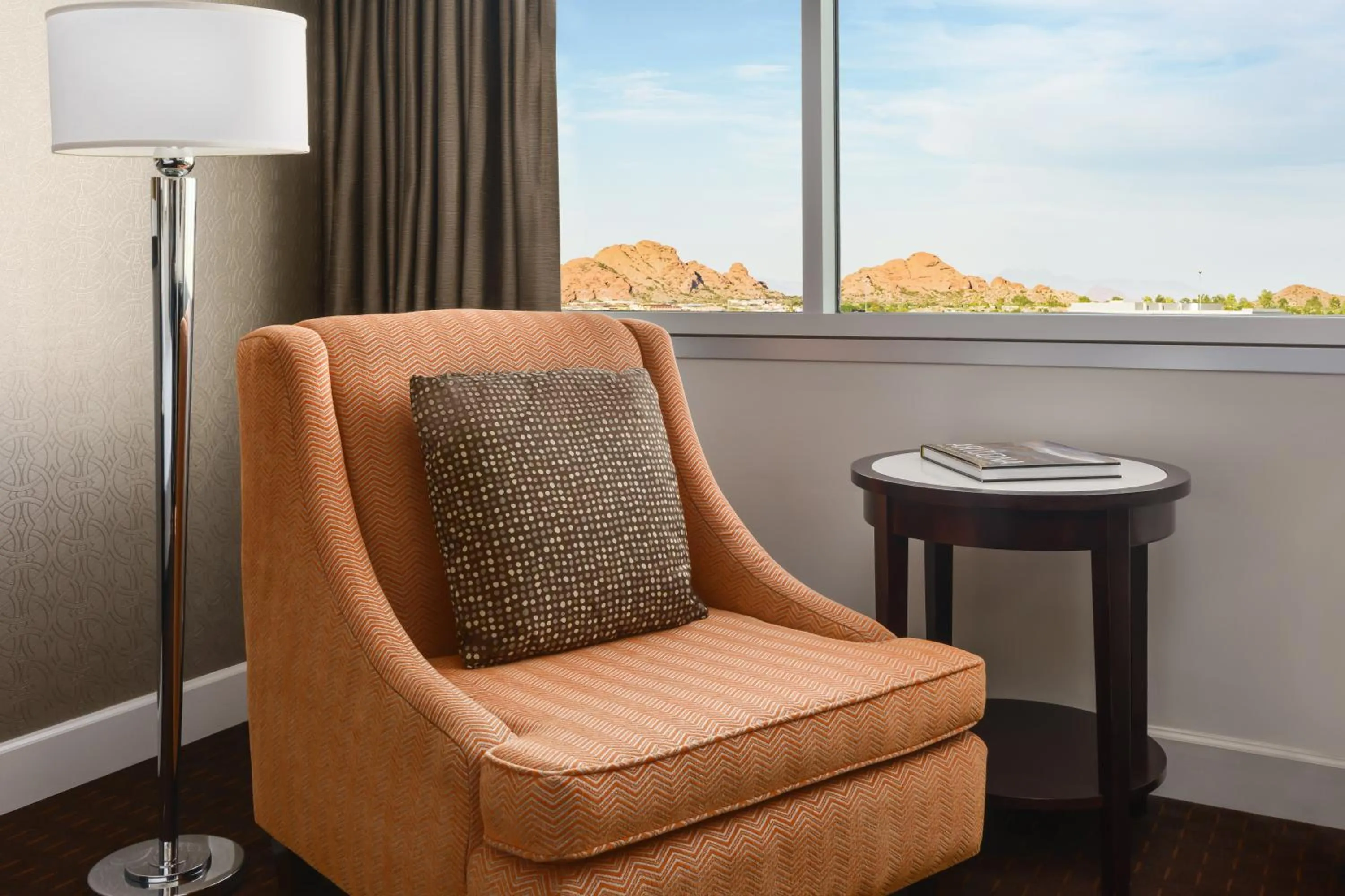 Seating area in Crowne Plaza Phoenix Airport - PHX by IHG