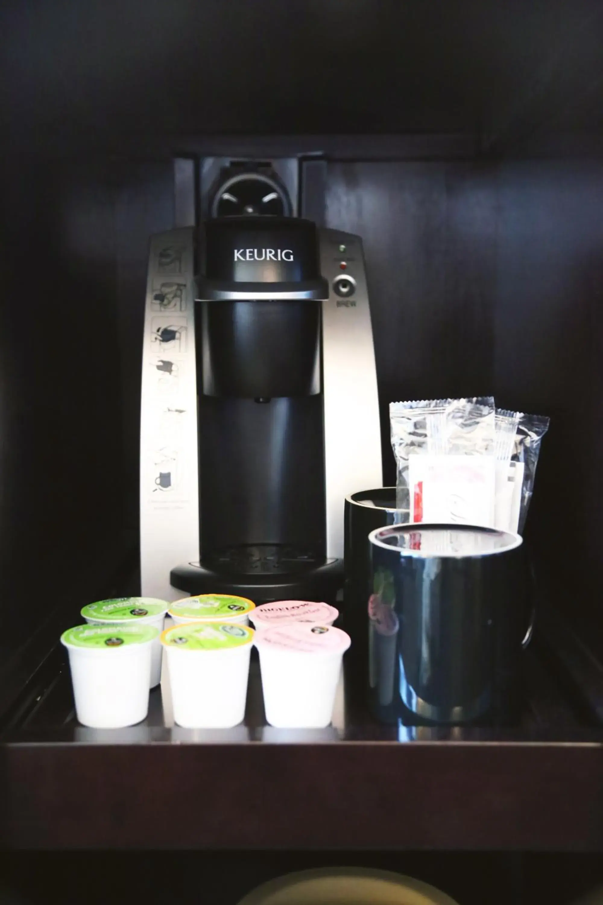 Junior Suite with Mobility Accessible Roll-In Shower in Crowne Plaza Phoenix Airport - PHX by IHG Junior Suite with Mobility Accessible Roll-In Shower in Crowne Plaza Phoenix Airport - PHX by IHG