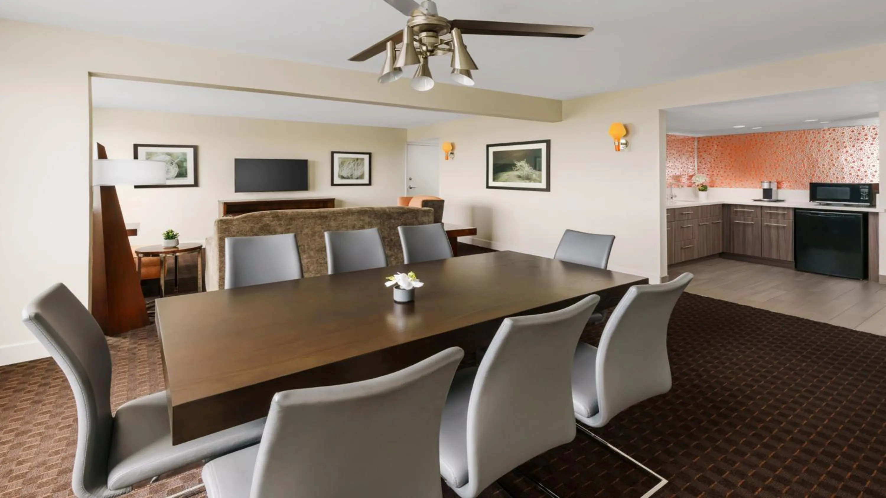 Photo of the whole room in Crowne Plaza Phoenix Airport - PHX by IHG