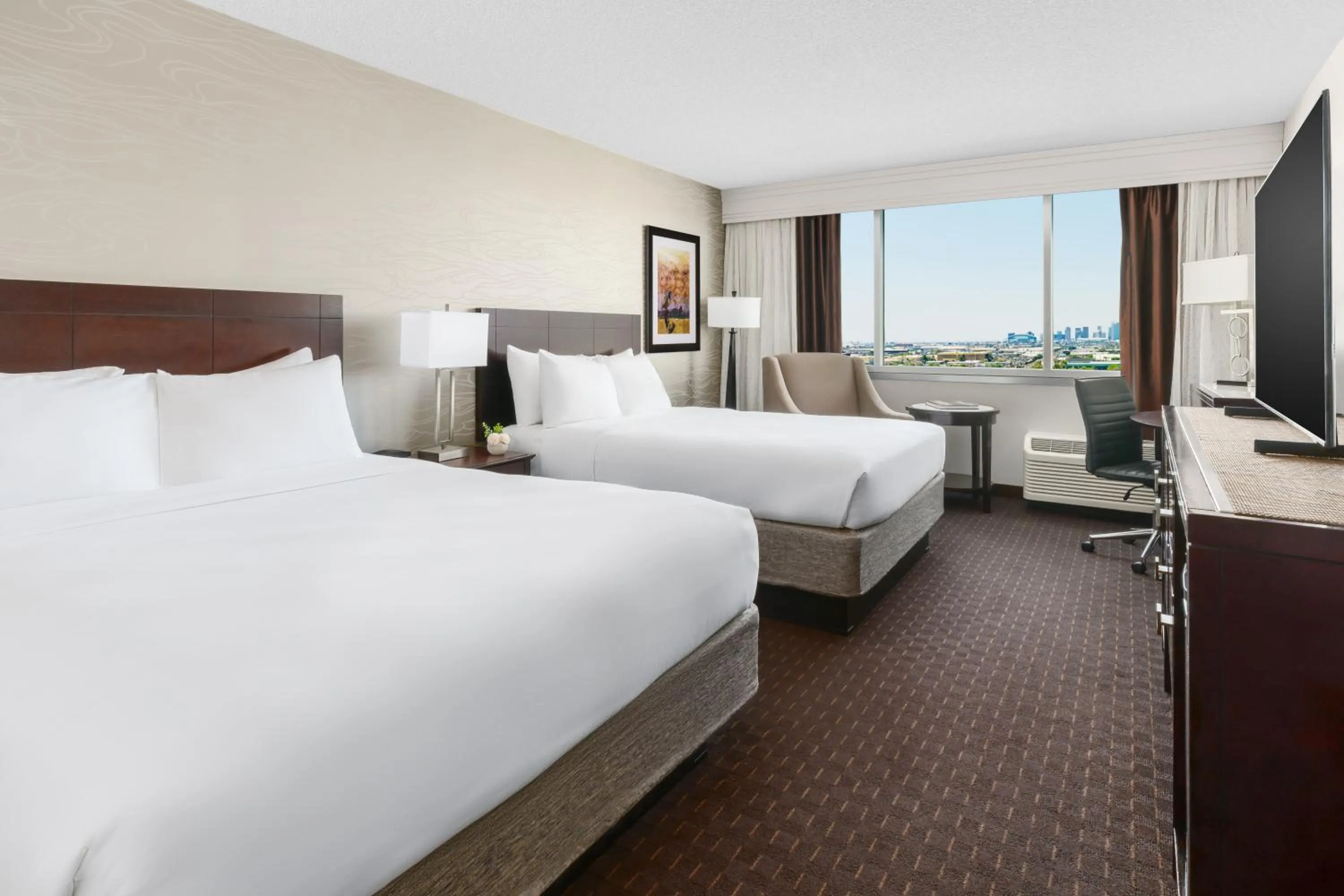 Bedroom, Bed in Crowne Plaza Phoenix Airport - PHX by IHG