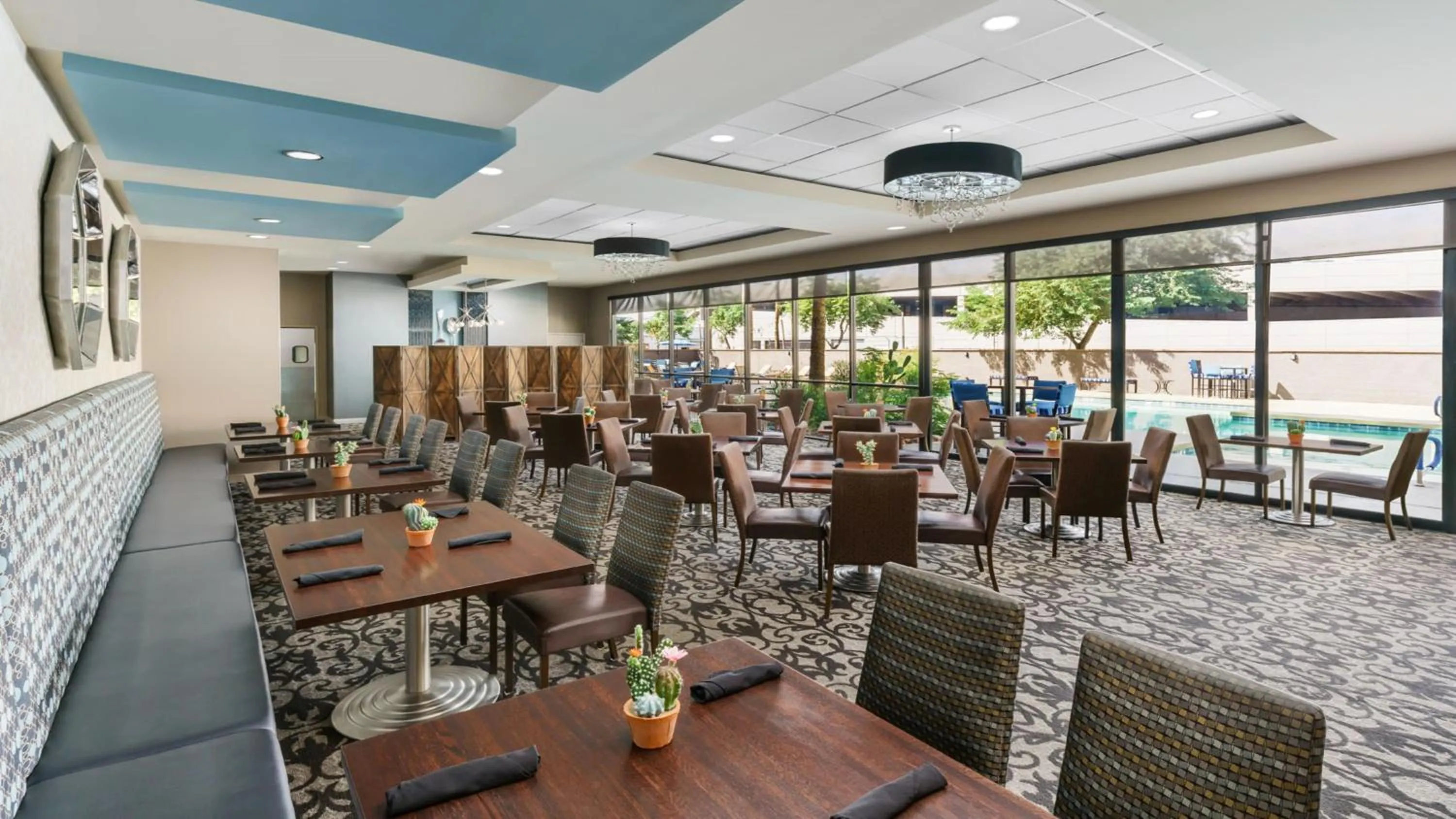 Restaurant/places to eat in Crowne Plaza Phoenix Airport - PHX by IHG