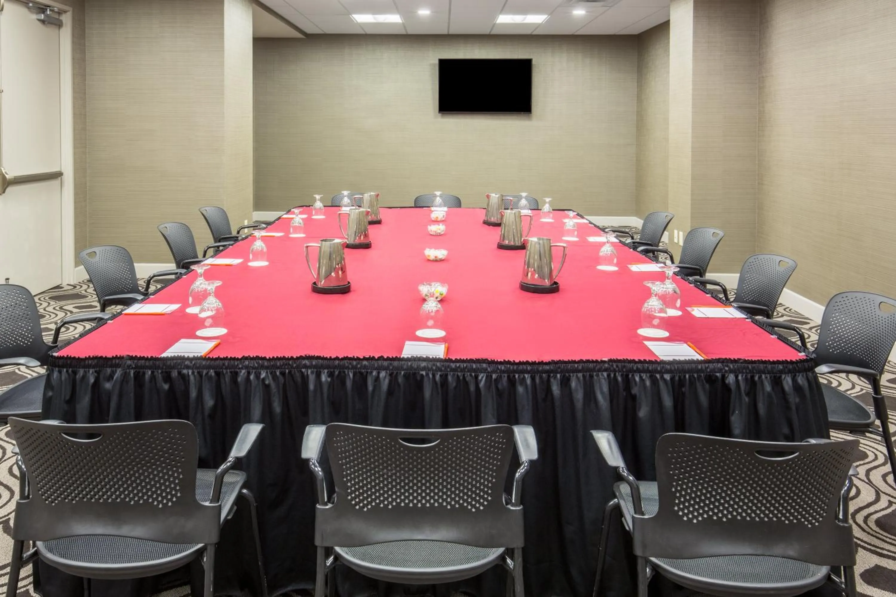 Meeting/conference room in Crowne Plaza Phoenix Airport - PHX by IHG