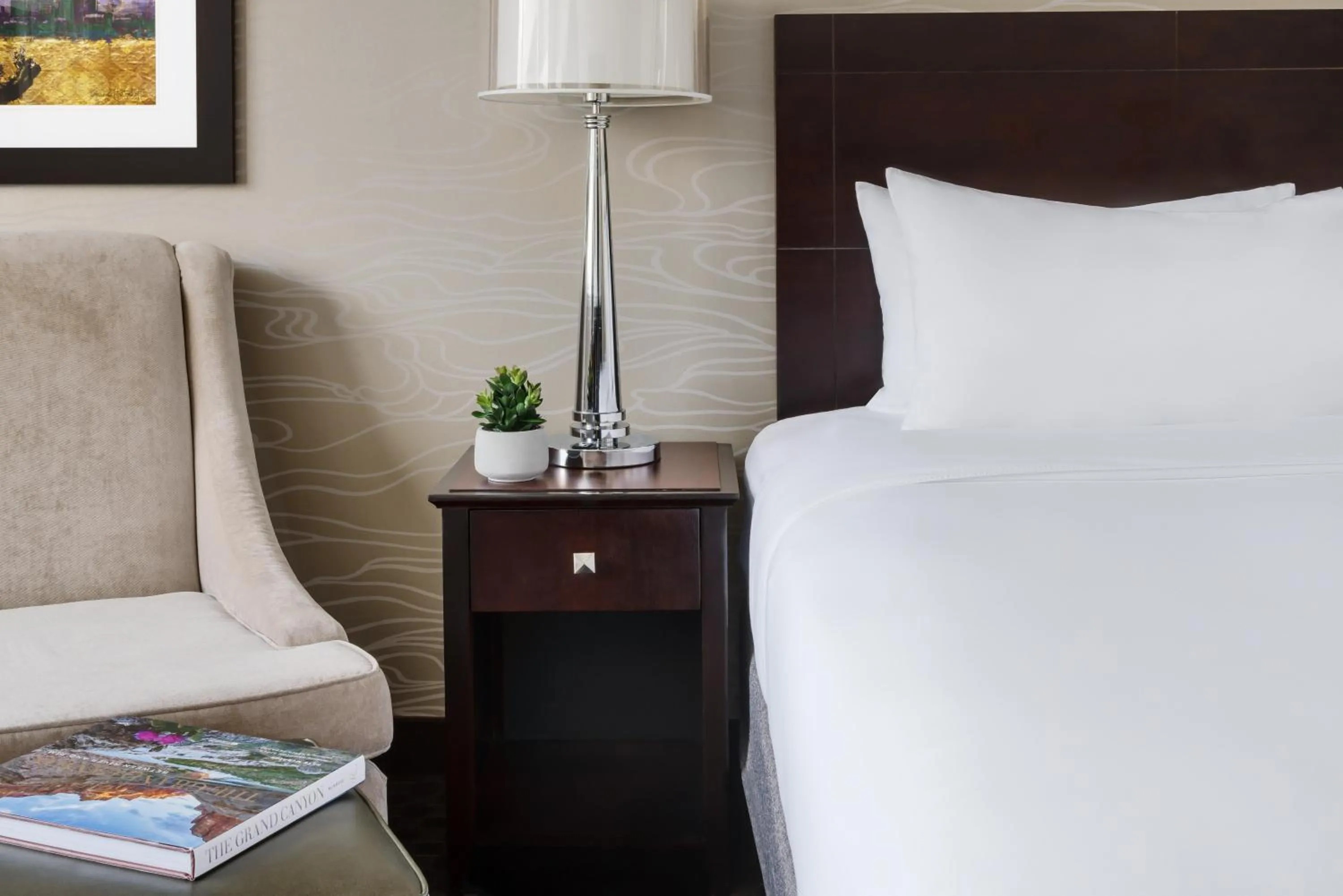 Bed in Crowne Plaza Phoenix Airport - PHX by IHG
