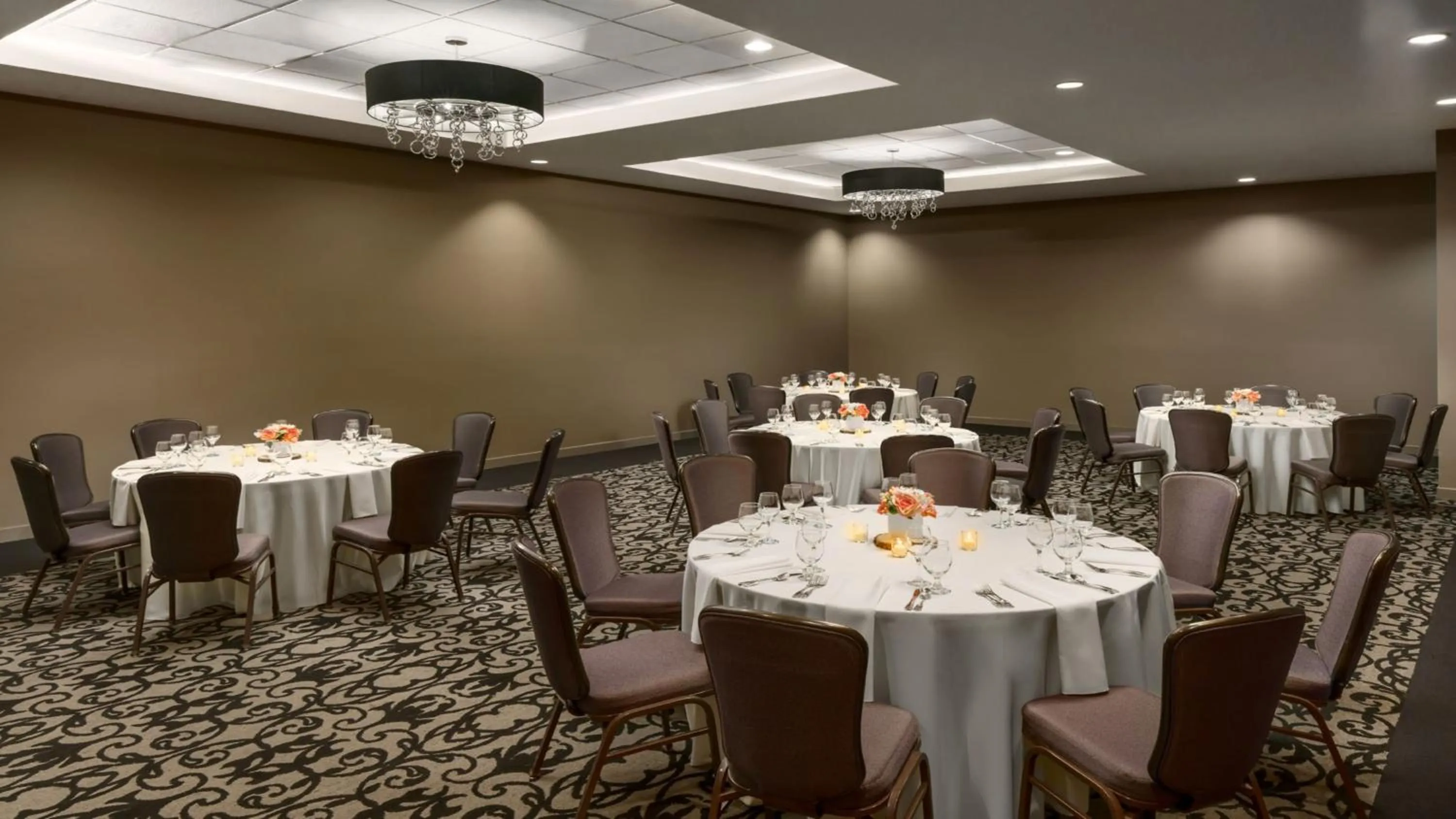 Meeting/conference room in Crowne Plaza Phoenix Airport - PHX by IHG