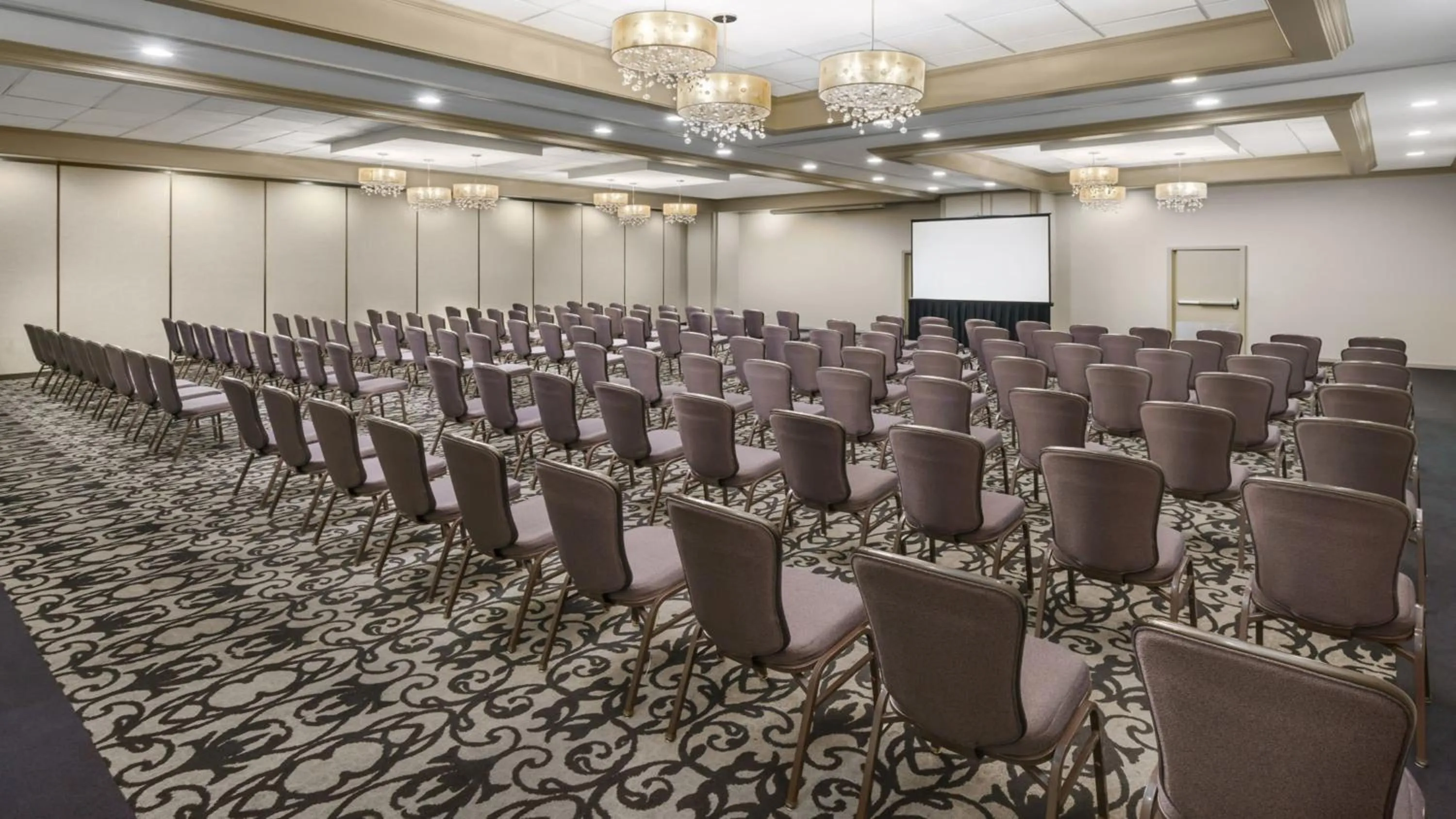 Meeting/conference room in Crowne Plaza Phoenix Airport - PHX by IHG