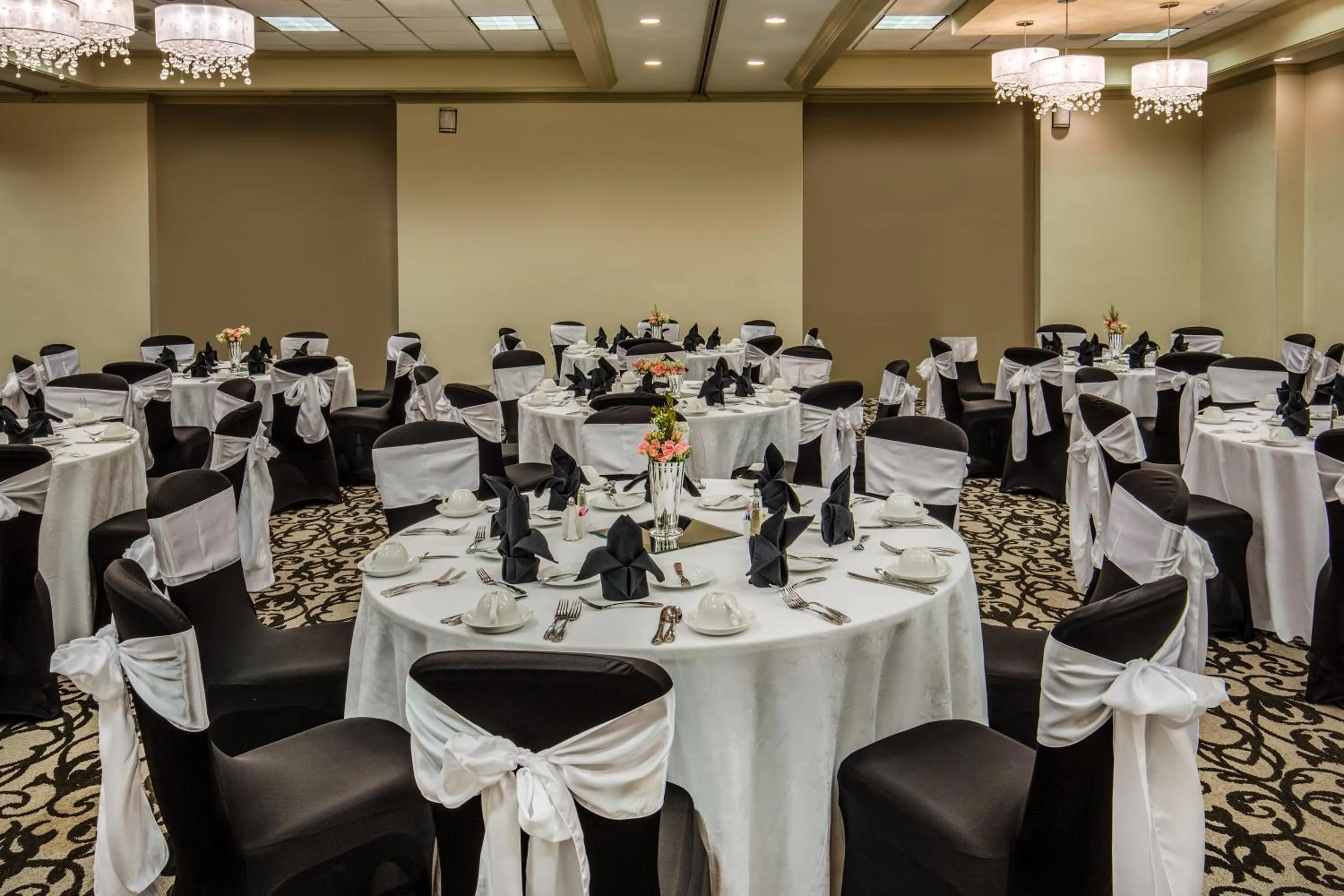 Banquet/Function facilities in Crowne Plaza Phoenix Airport - PHX by IHG
