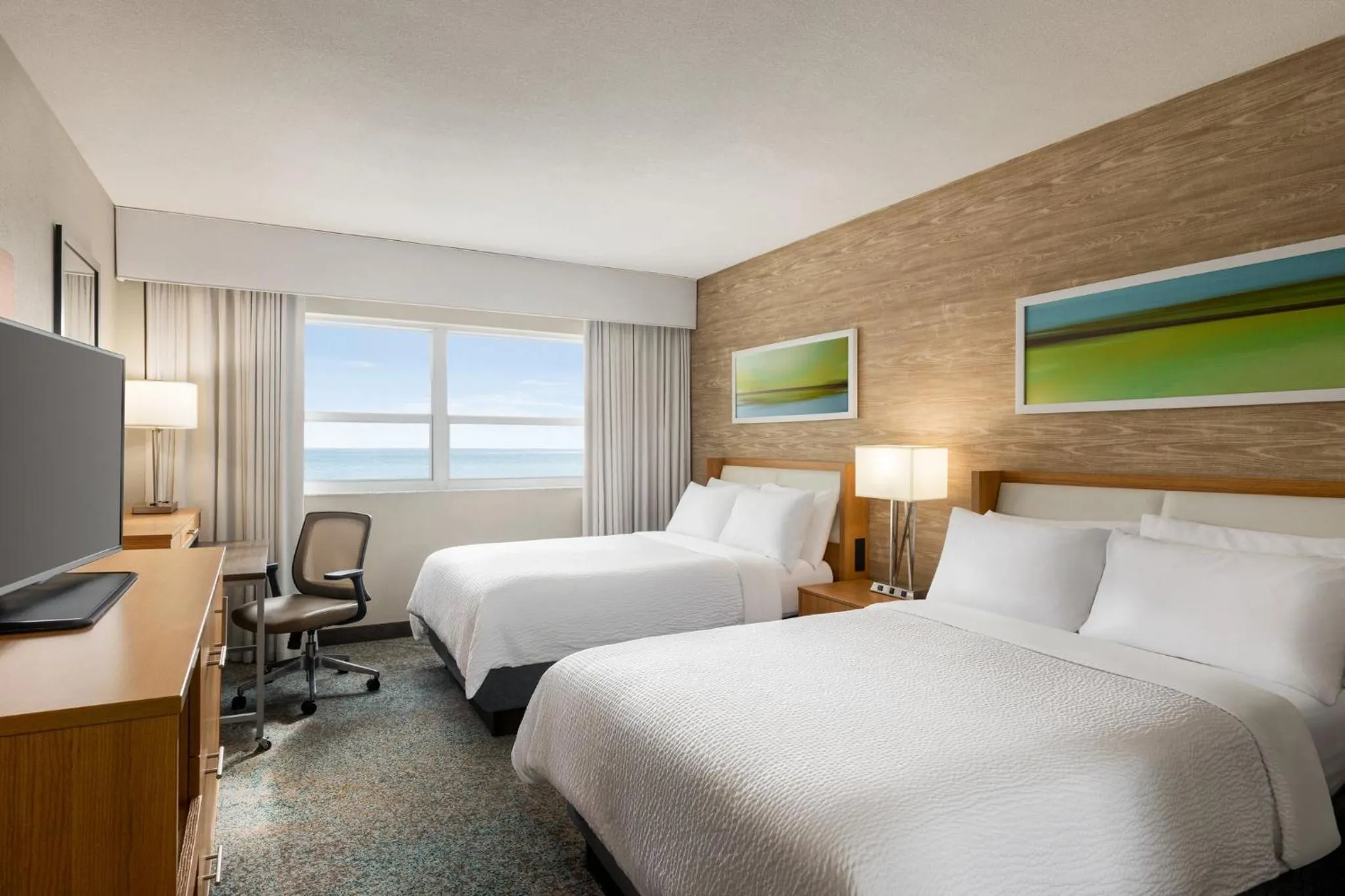 Photo of the whole room, Bed in Holiday Inn Miami Beach-Oceanfront by IHG