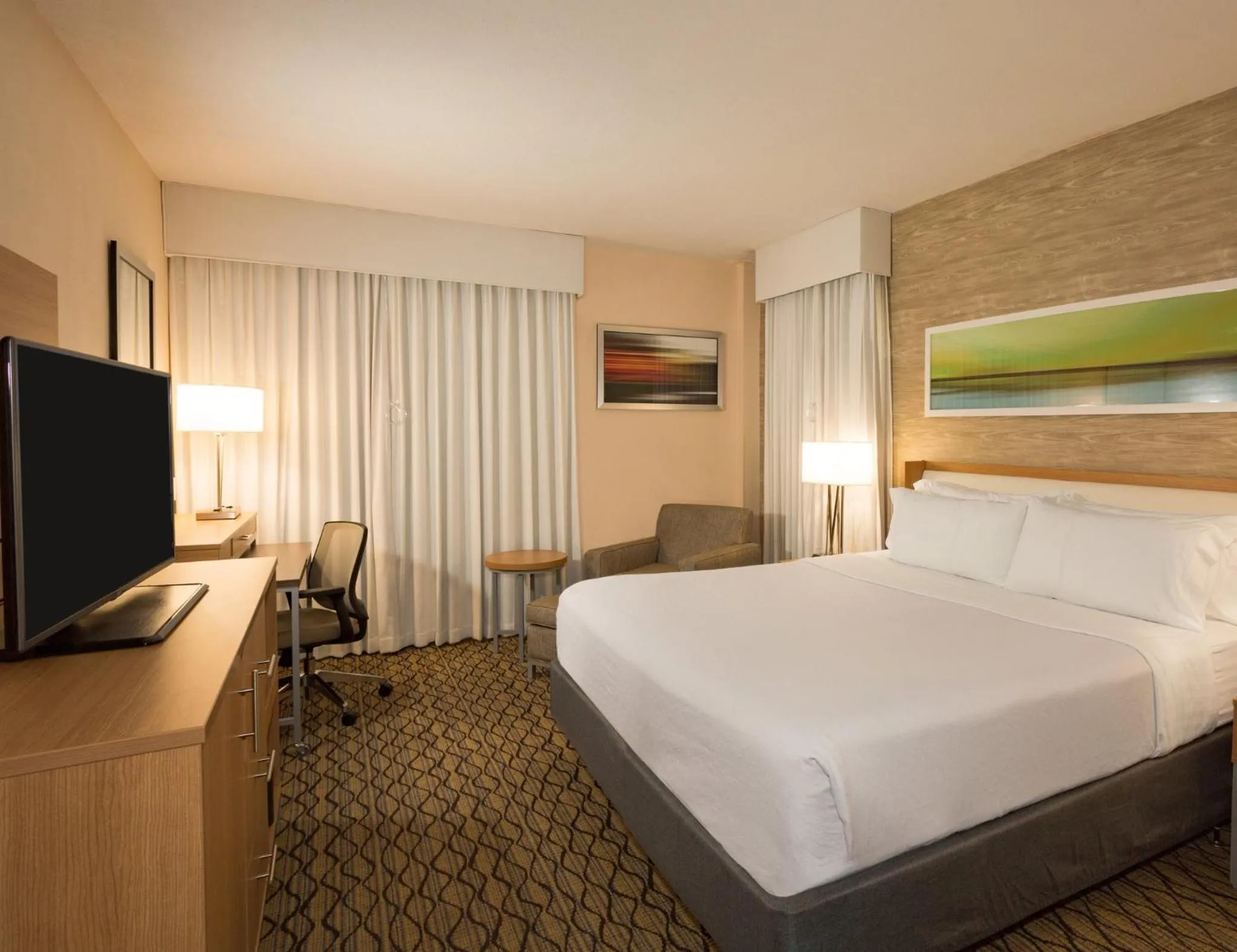 Photo of the whole room, Bed in Holiday Inn Miami Beach-Oceanfront by IHG