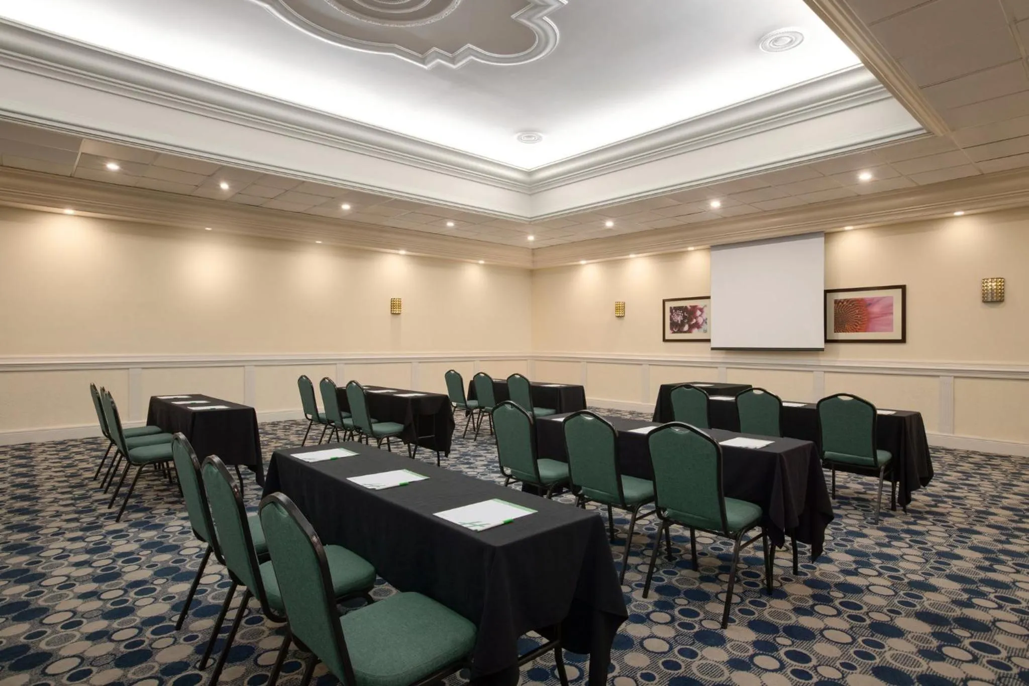 Meeting/conference room in Holiday Inn Miami Beach-Oceanfront by IHG