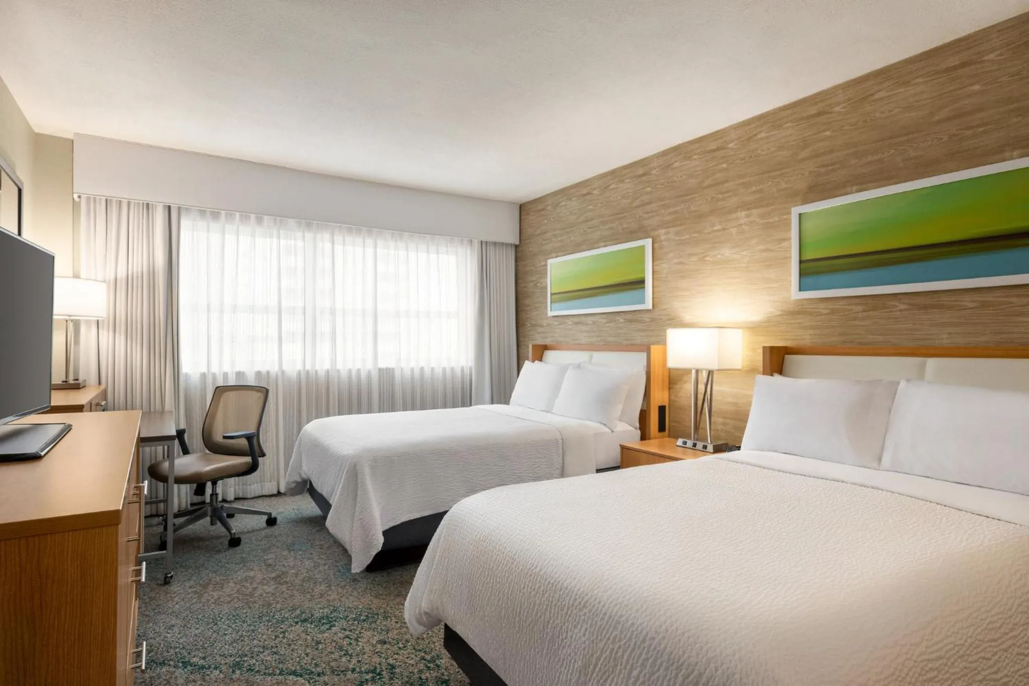 Photo of the whole room, Bed in Holiday Inn Miami Beach-Oceanfront by IHG