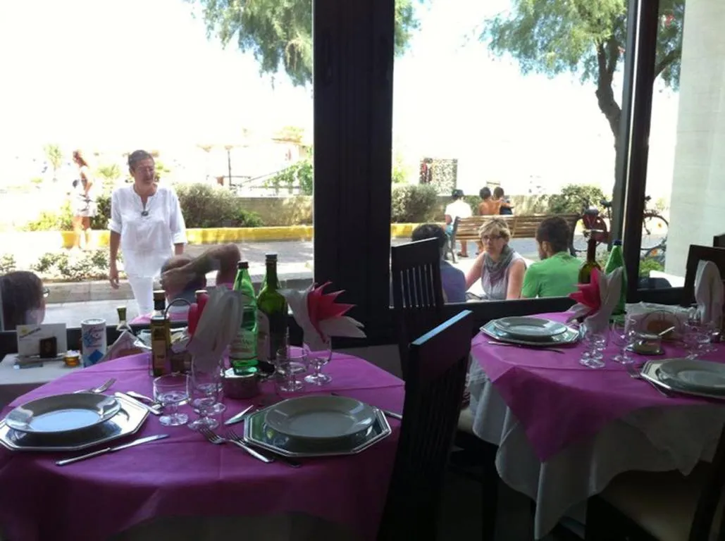 Restaurant/places to eat in Hotel Aurora