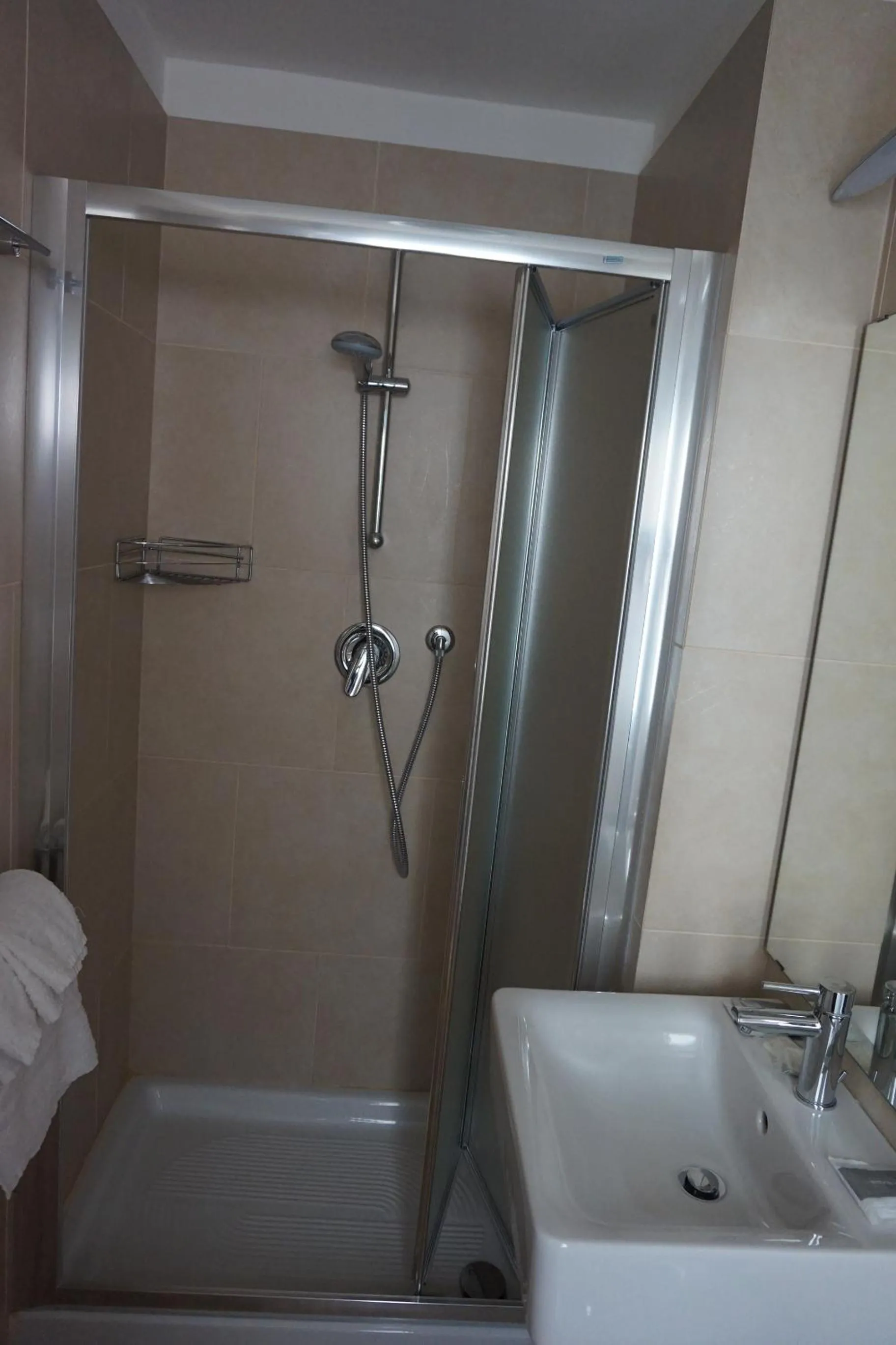 Shower in Hotel Aurora