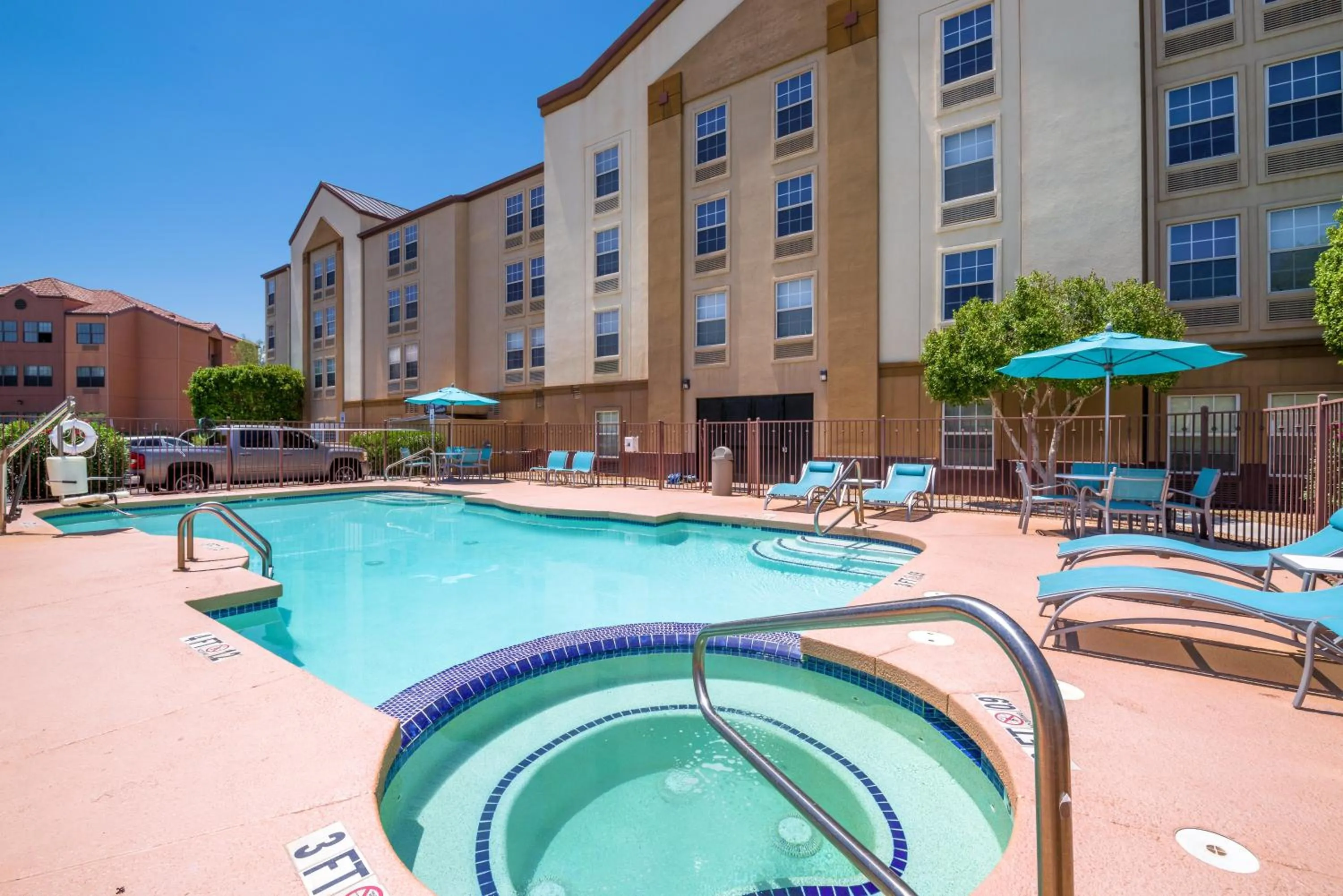 Swimming pool in Holiday Inn Express Phoenix-Airport/University Drive by IHG