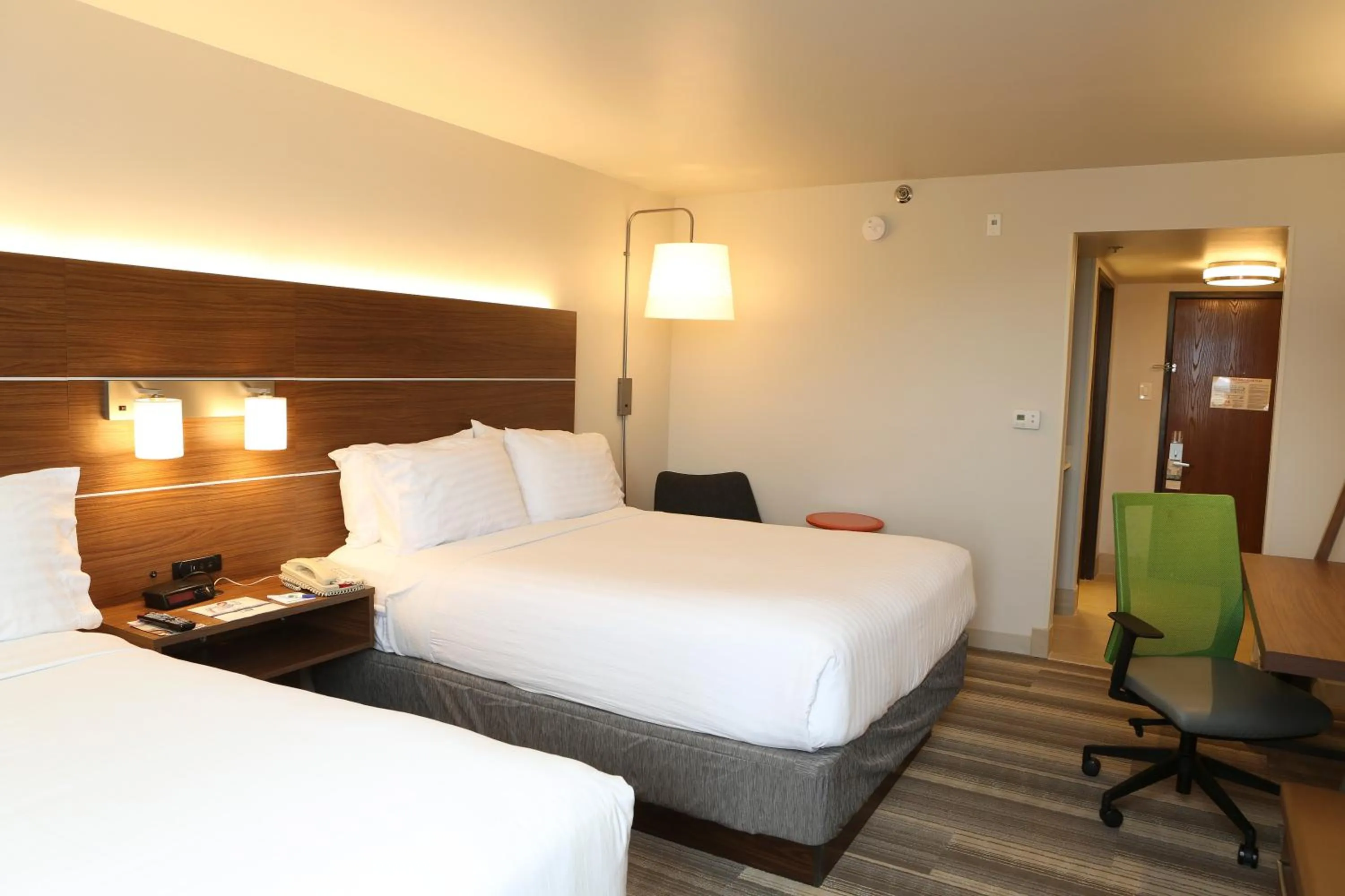 Photo of the whole room, Bed in Holiday Inn Express Phoenix-Airport/University Drive by IHG