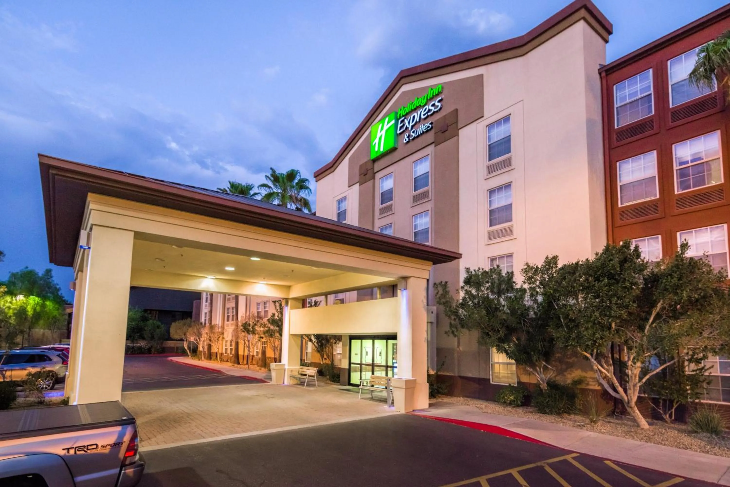 Property building in Holiday Inn Express Phoenix-Airport/University Drive by IHG