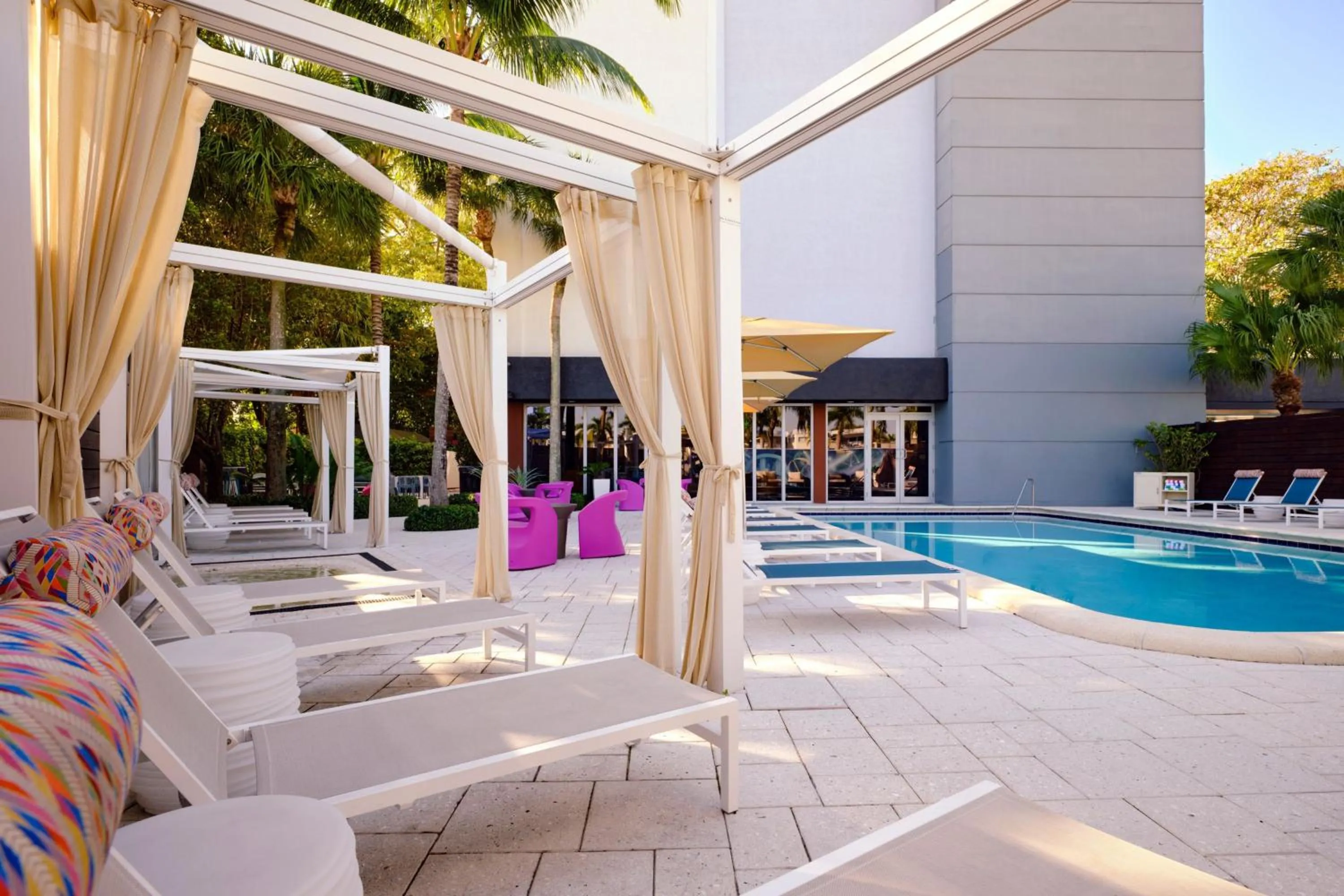 Swimming pool in Aloft Miami Dadeland