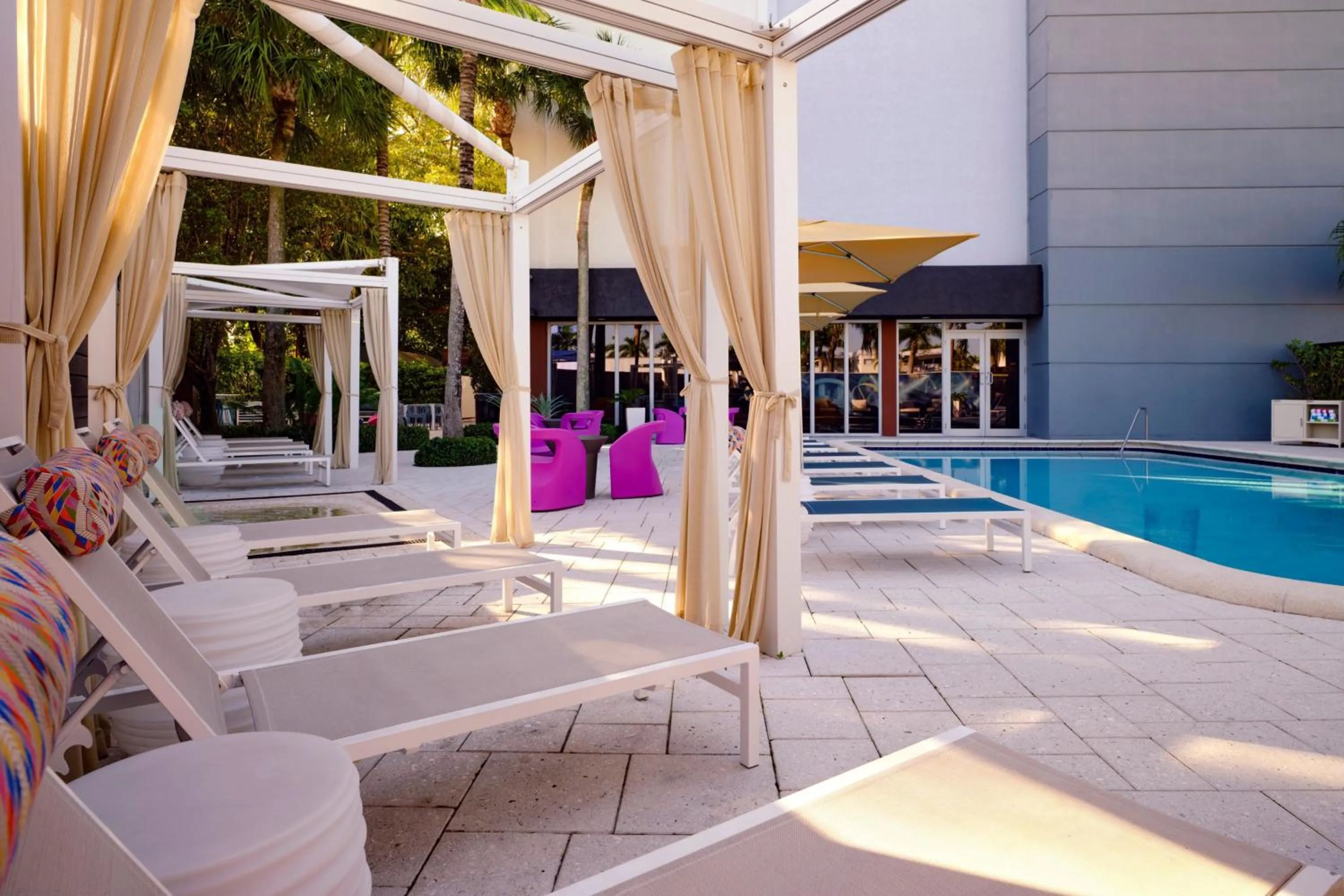 Swimming pool in Aloft Miami Dadeland
