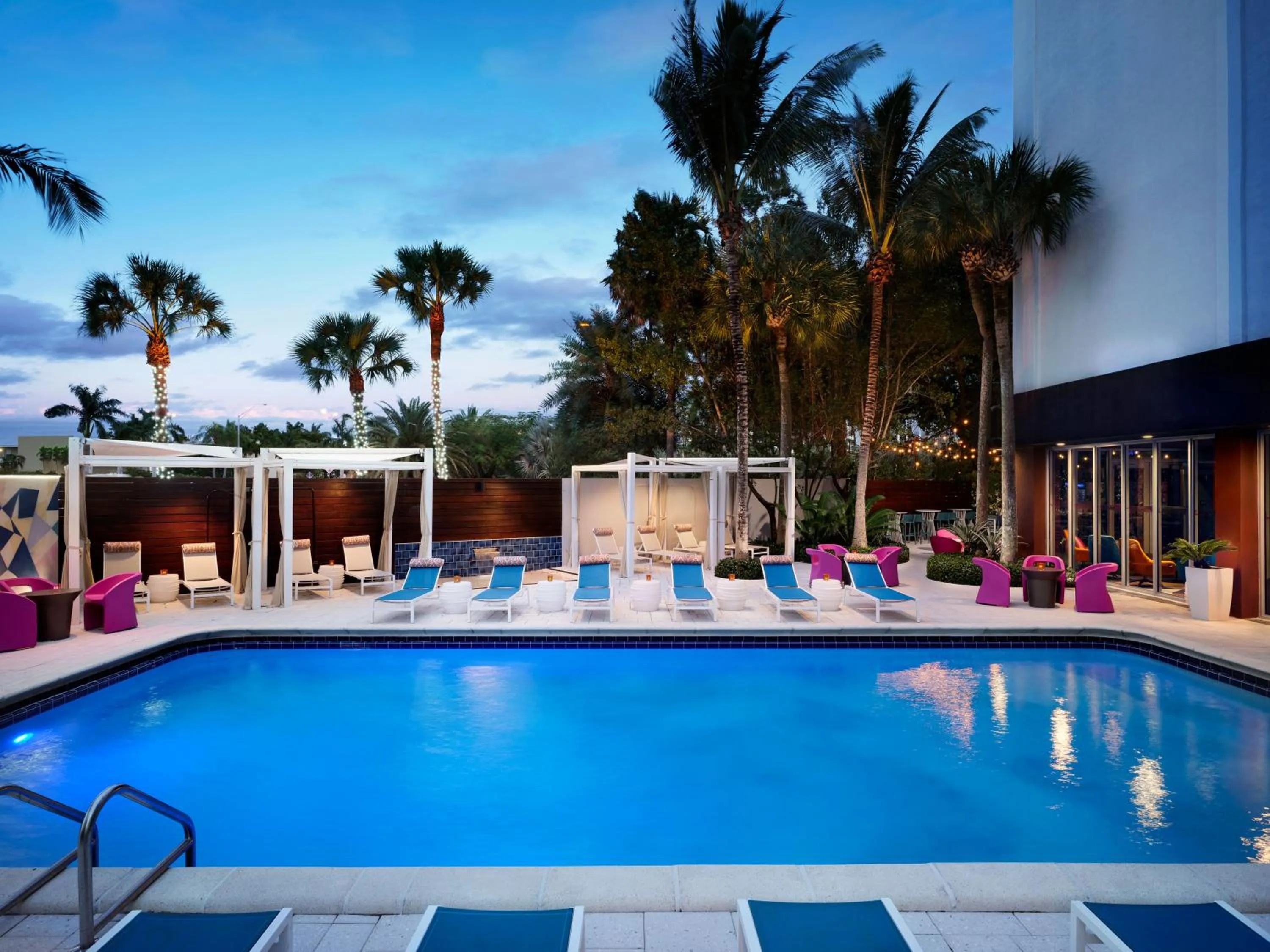 Swimming pool in Aloft Miami Dadeland