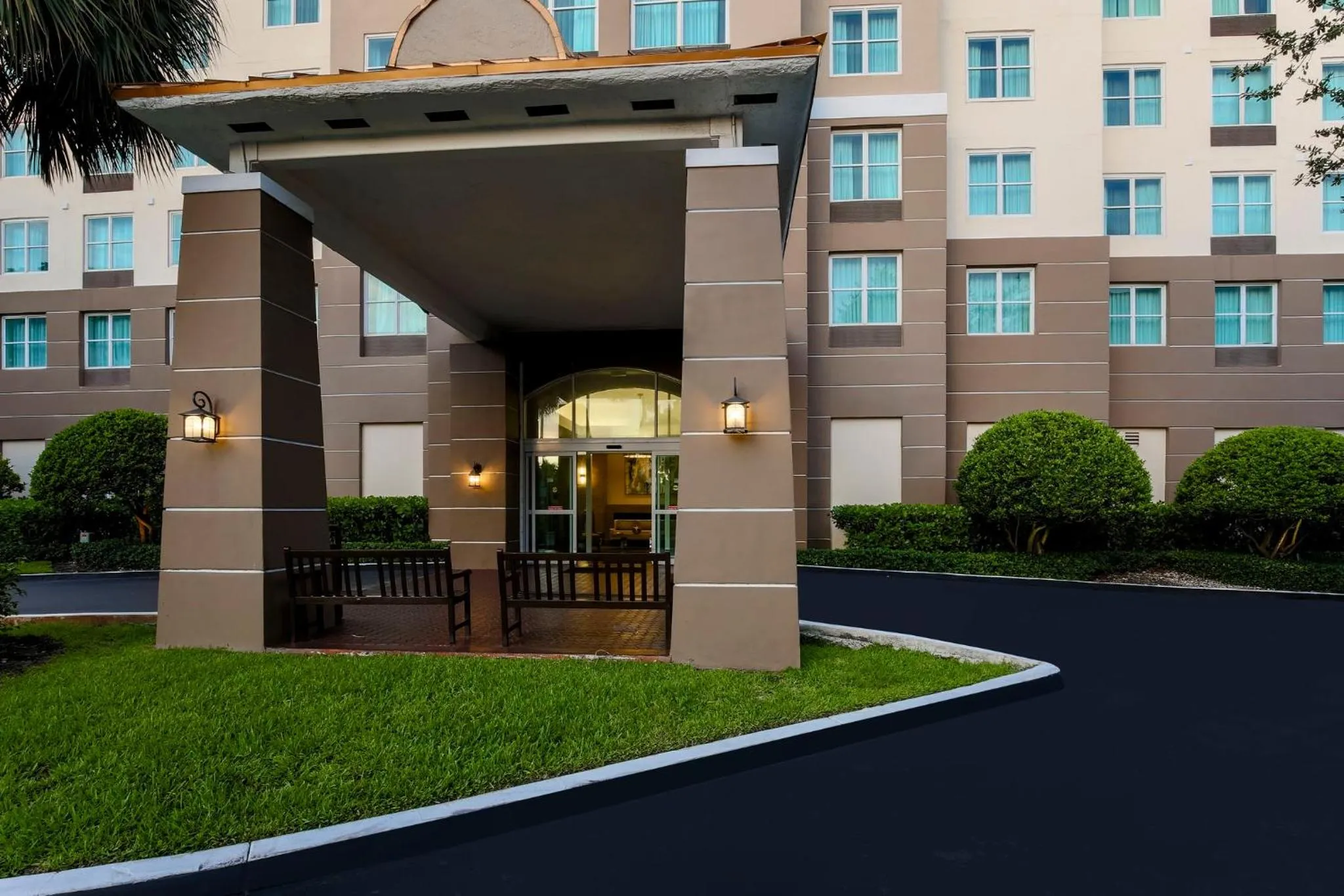 Property building in Staybridge Suites Miami Doral Area by IHG