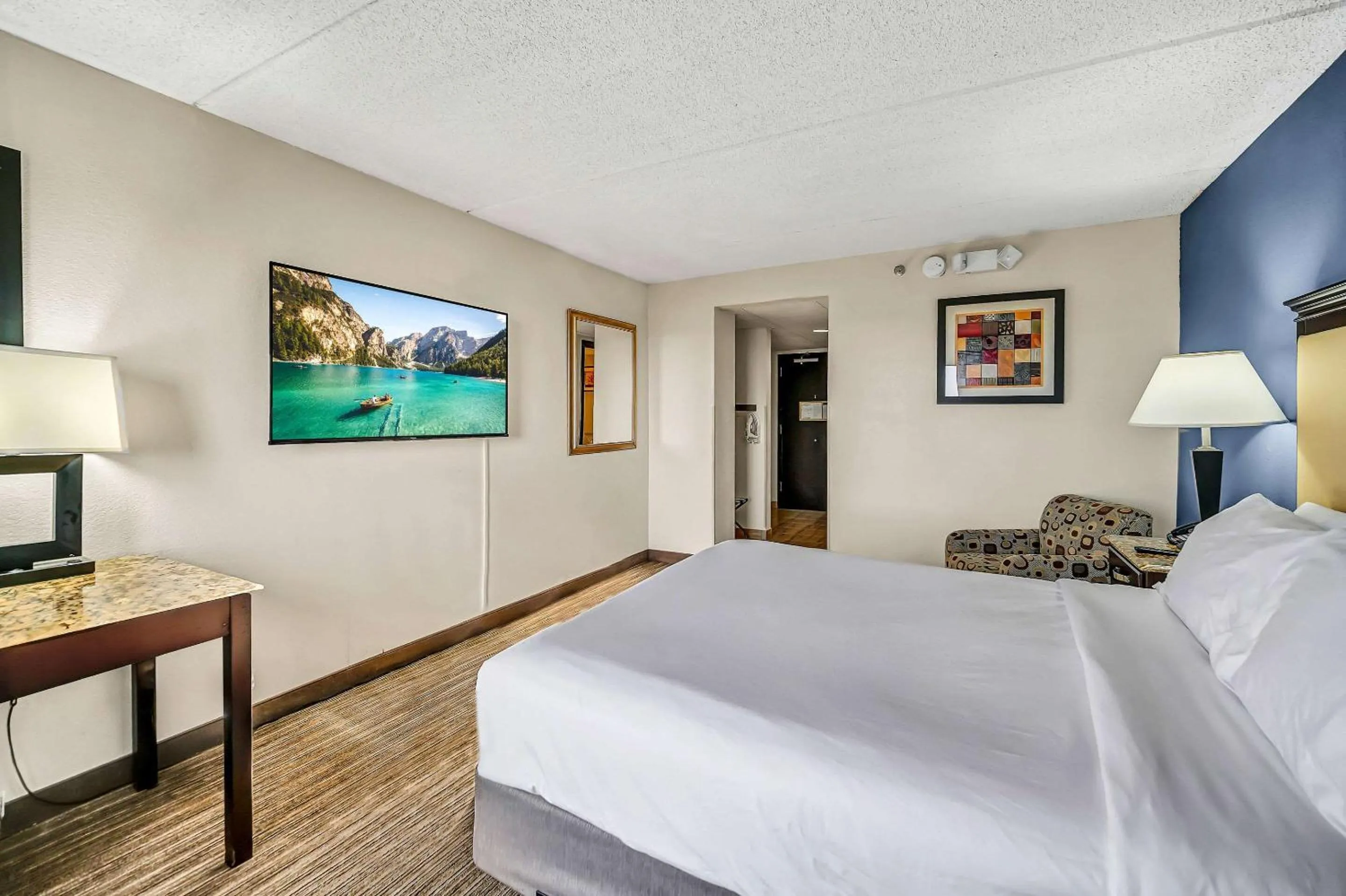 Bedroom, Bed in Radisson Hotel Schaumburg