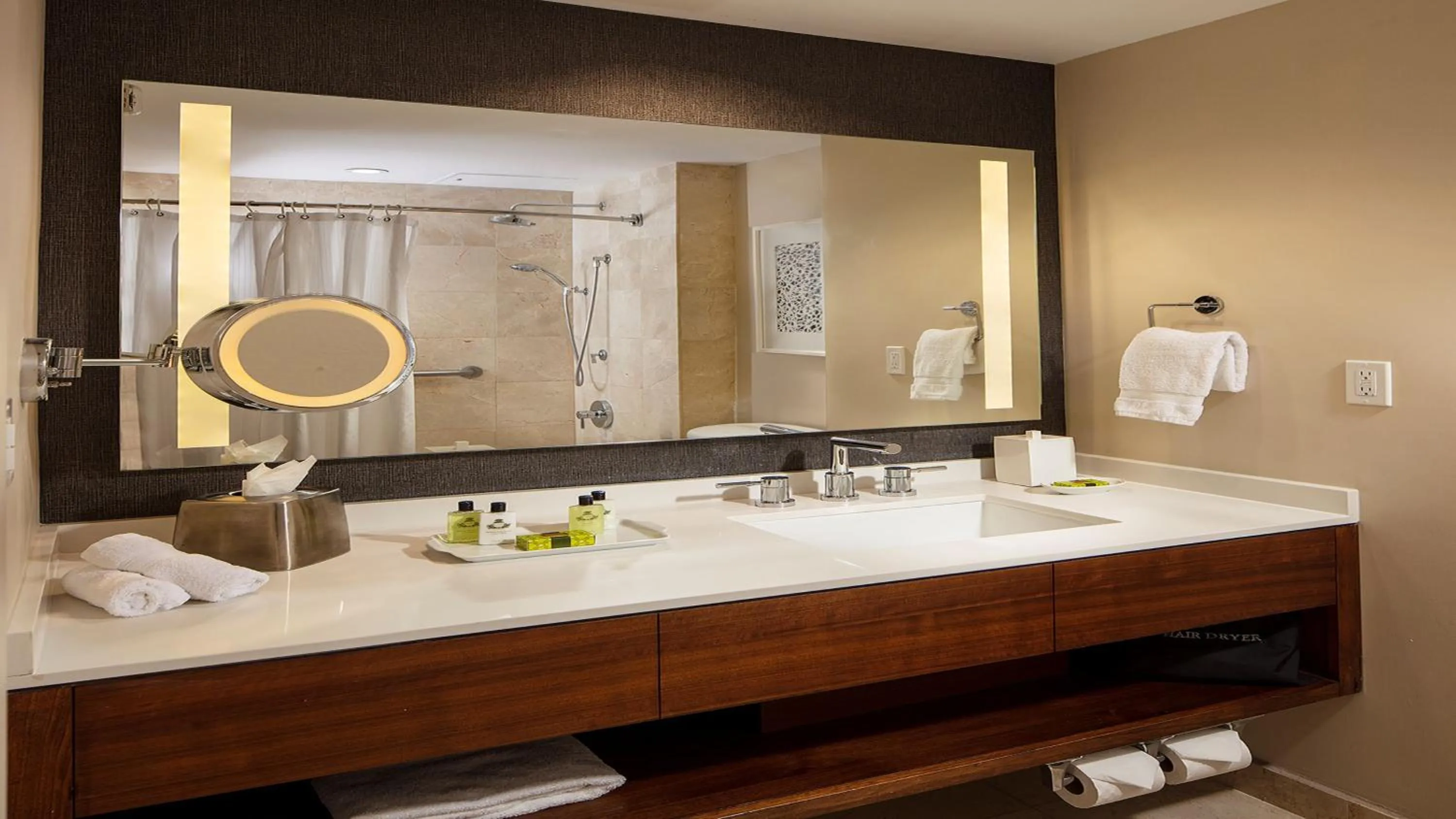 Photo of the whole room in InterContinental At Doral Miami by IHG