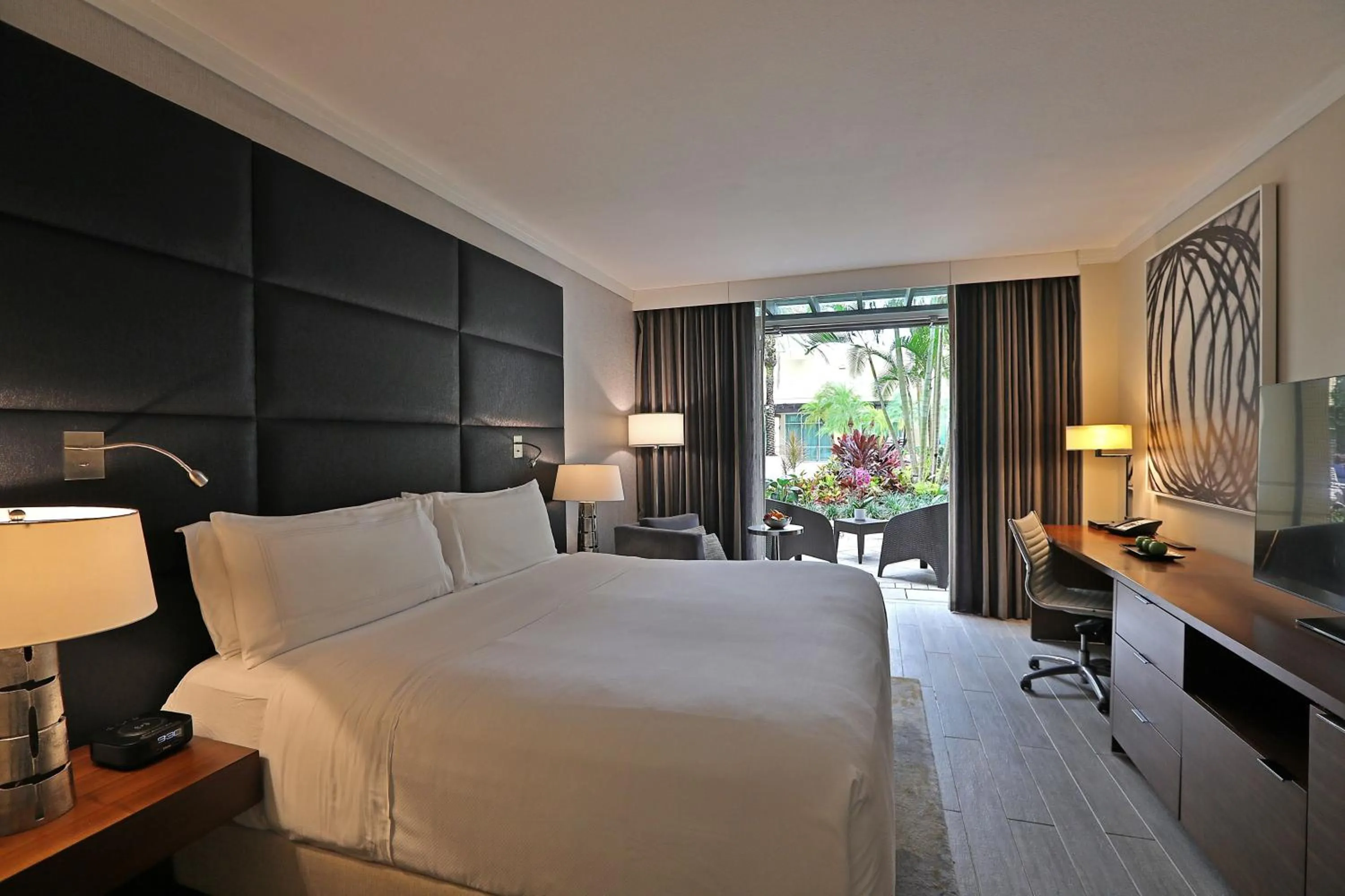 Photo of the whole room, Bed in InterContinental At Doral Miami by IHG