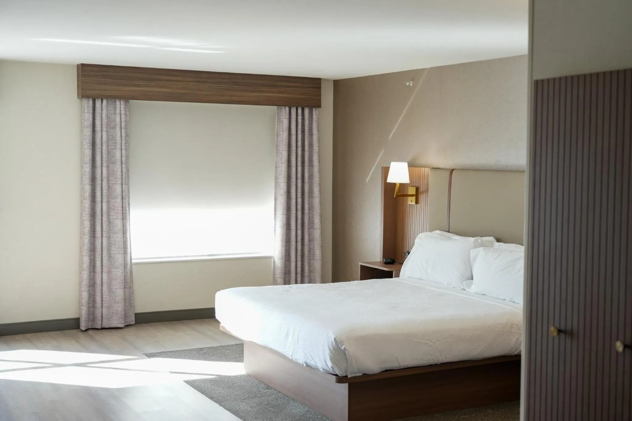 Photo of the whole room, Bed in Holiday Inn & Suites Phoenix Airport by IHG