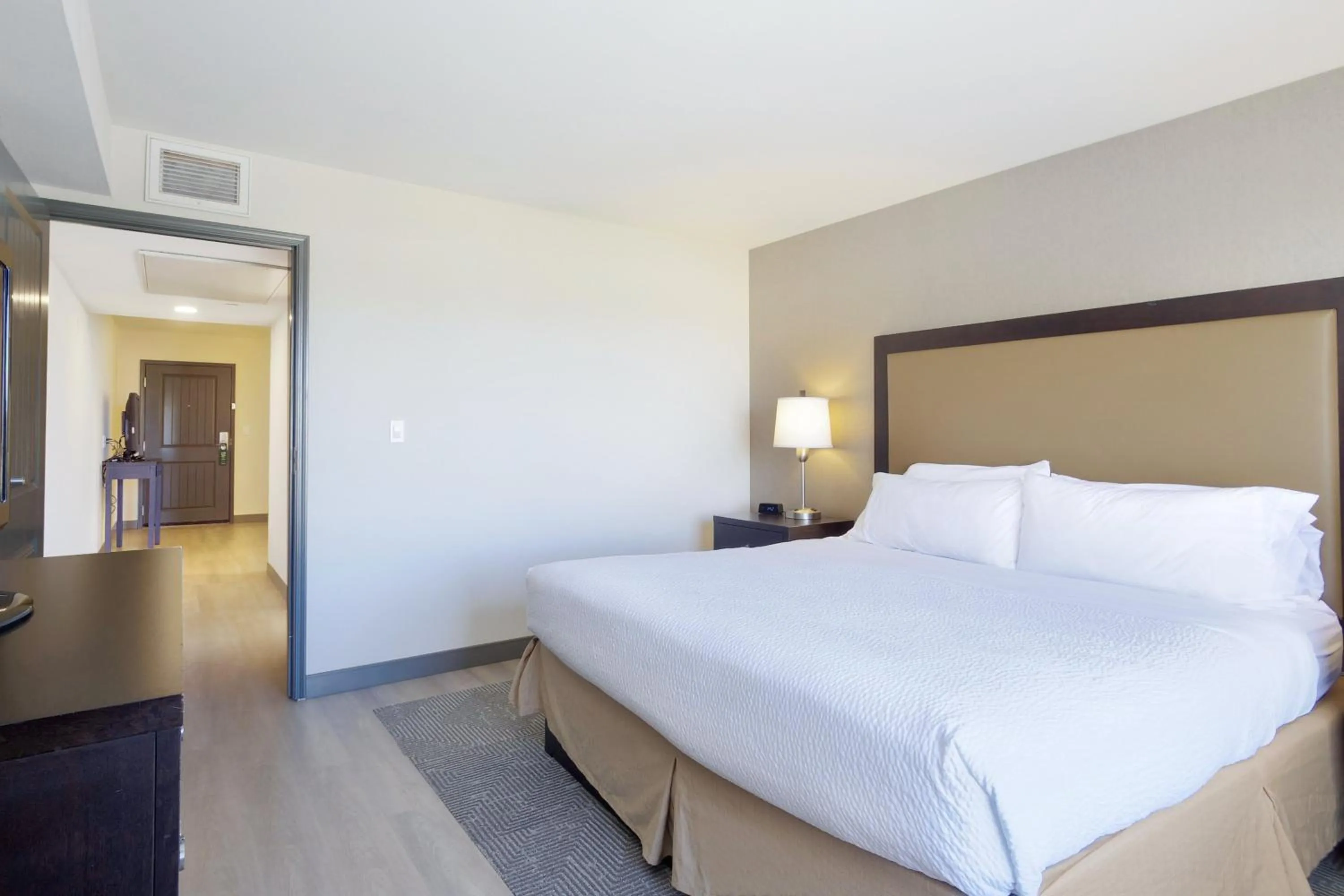 Photo of the whole room, Bed in Holiday Inn & Suites Phoenix Airport by IHG