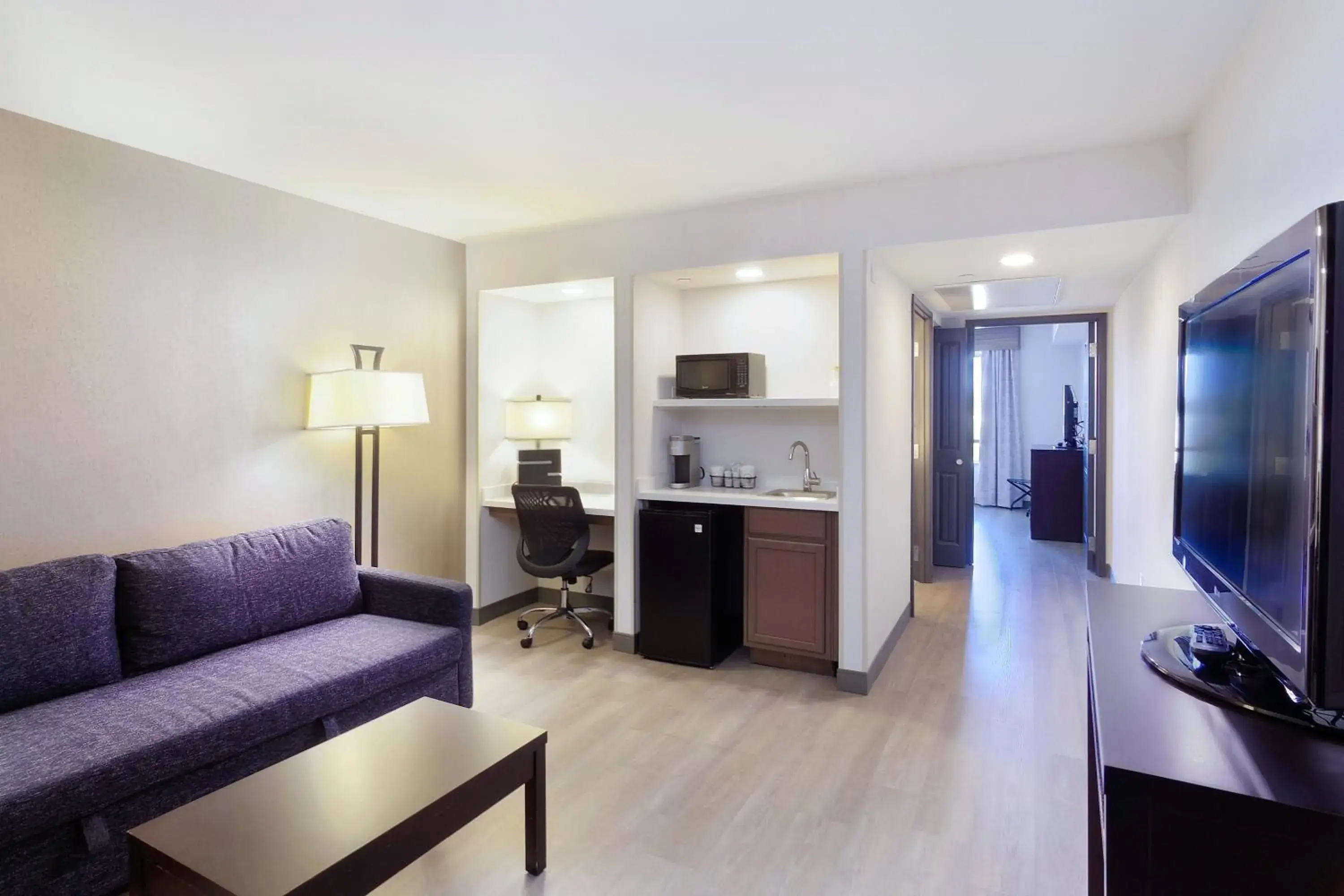 One-Bedroom King Suite in Holiday Inn & Suites Phoenix Airport by IHG One-Bedroom King Suite in Holiday Inn & Suites Phoenix Airport by IHG