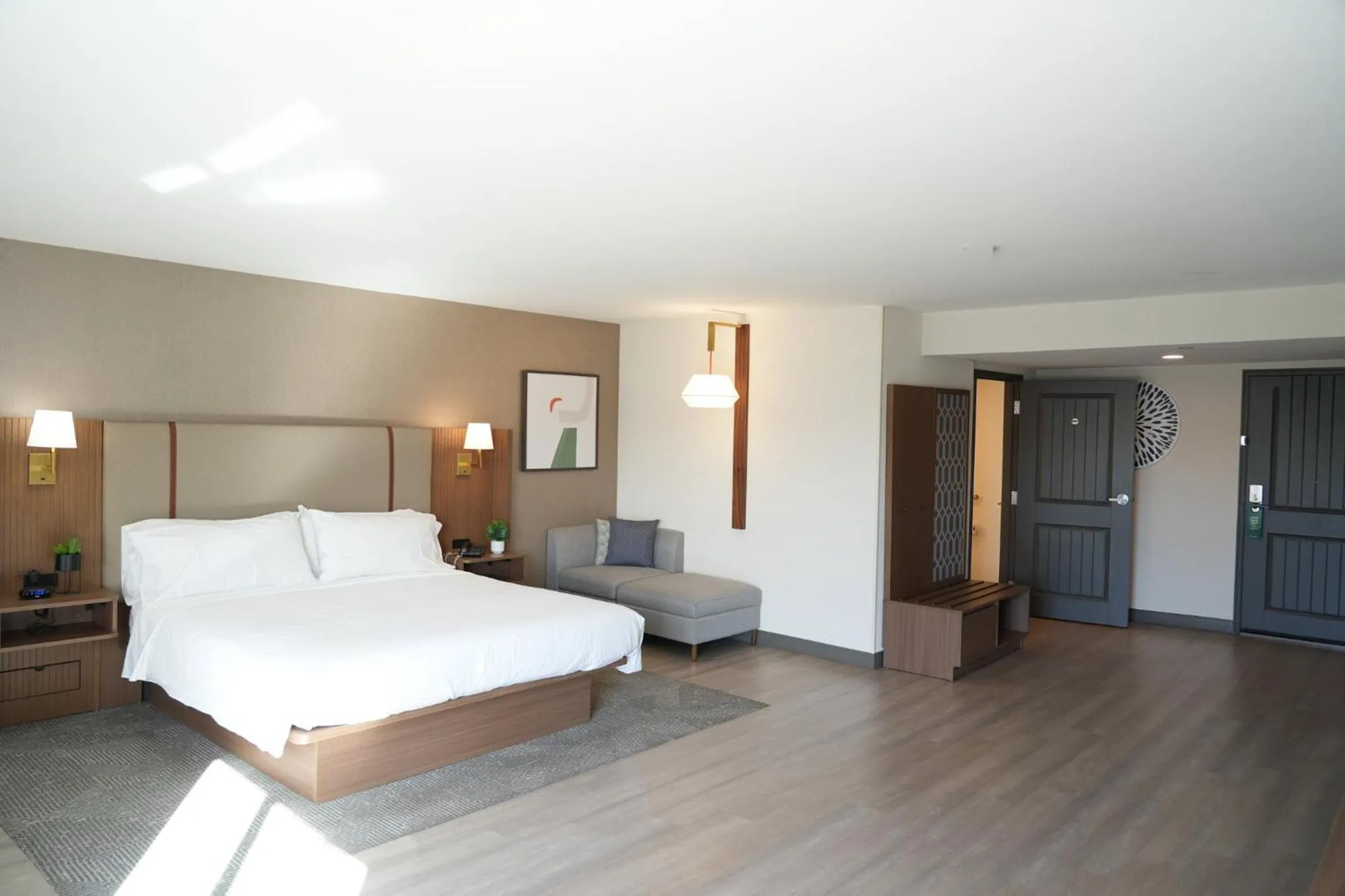 Photo of the whole room, Bed in Holiday Inn & Suites Phoenix Airport by IHG