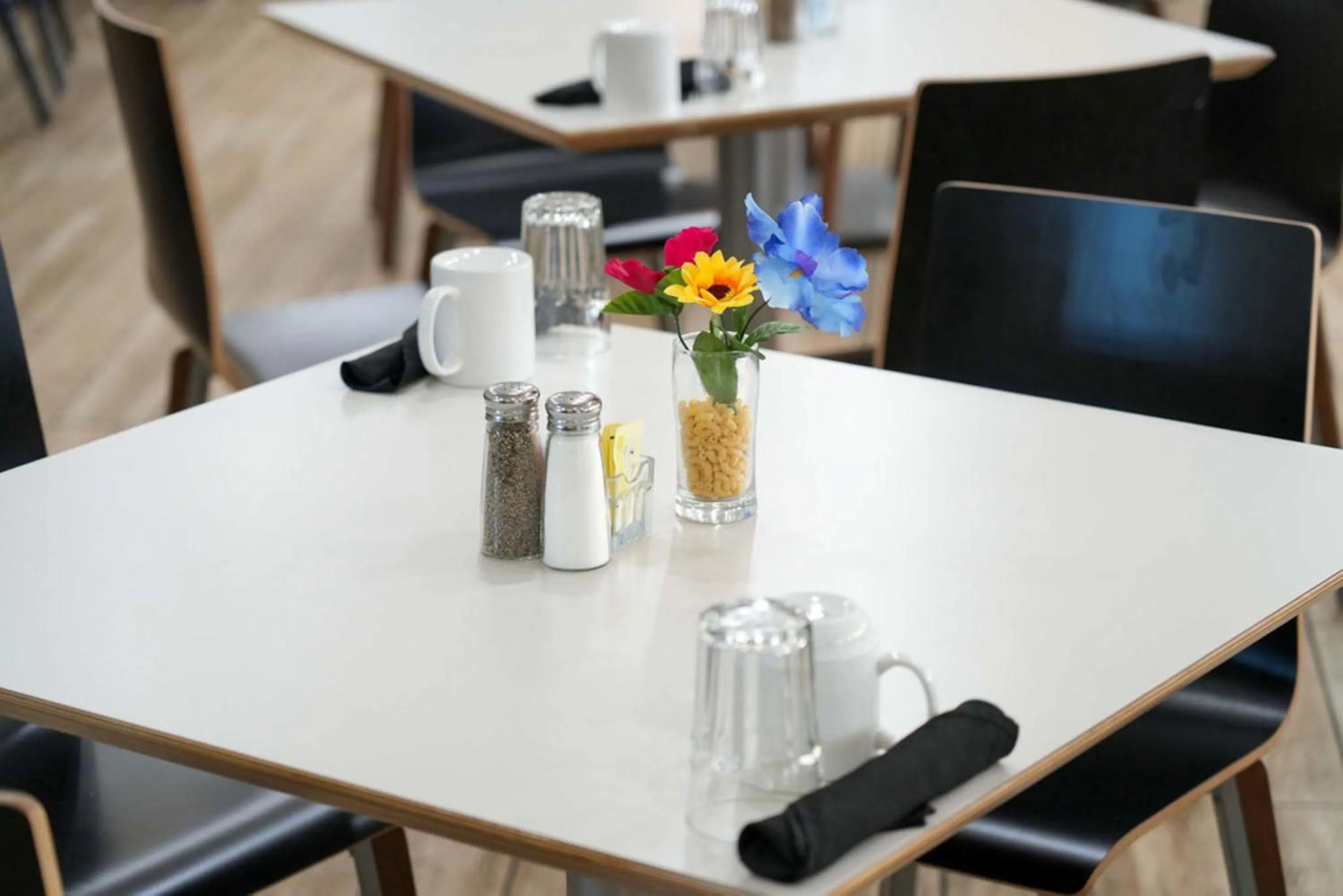 Restaurant/places to eat in Holiday Inn & Suites Phoenix Airport by IHG