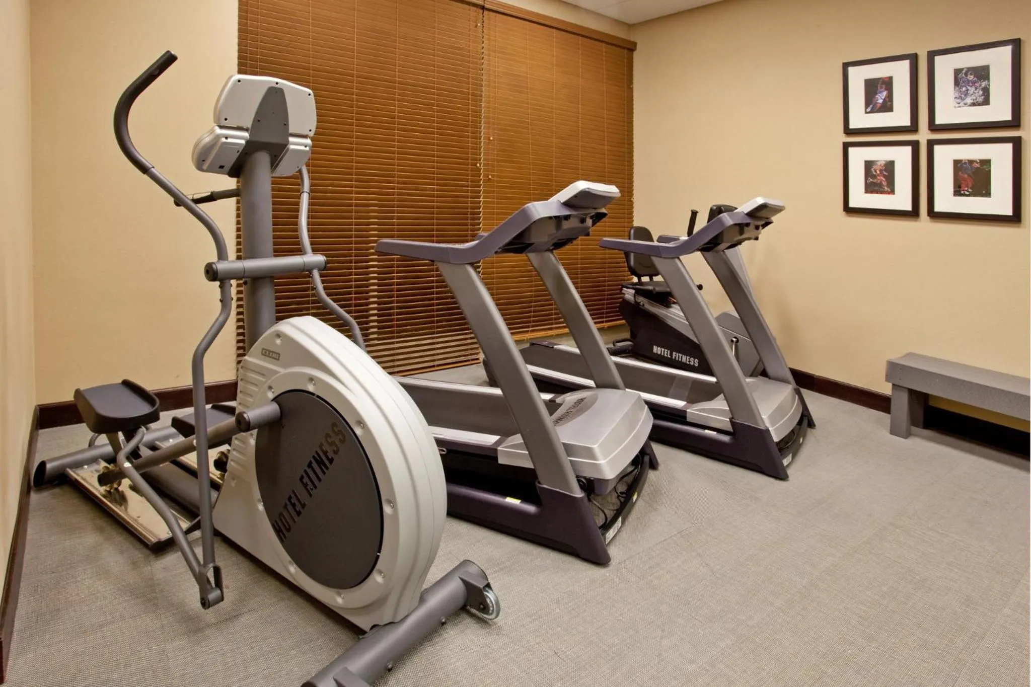 Spa and wellness centre/facilities in Holiday Inn & Suites Phoenix Airport by IHG