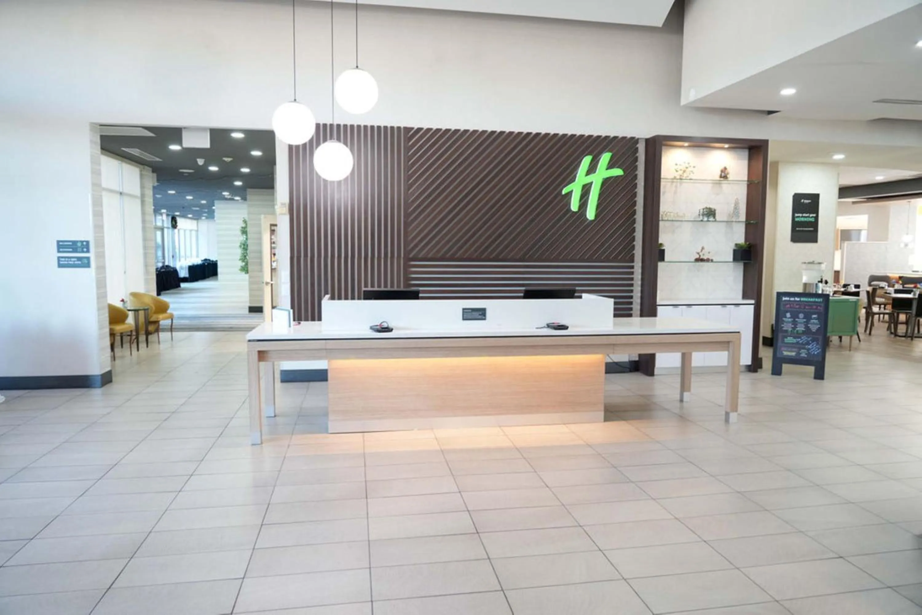 Property building in Holiday Inn & Suites Phoenix Airport by IHG