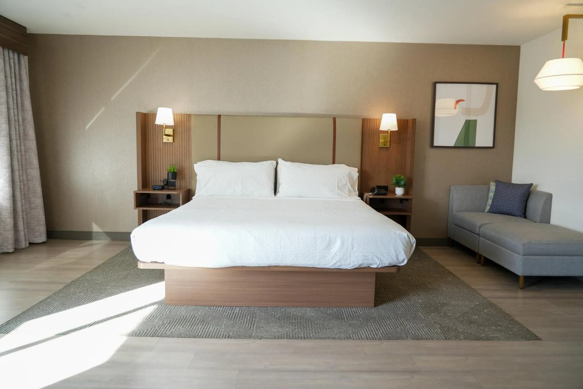 Photo of the whole room, Bed in Holiday Inn & Suites Phoenix Airport by IHG