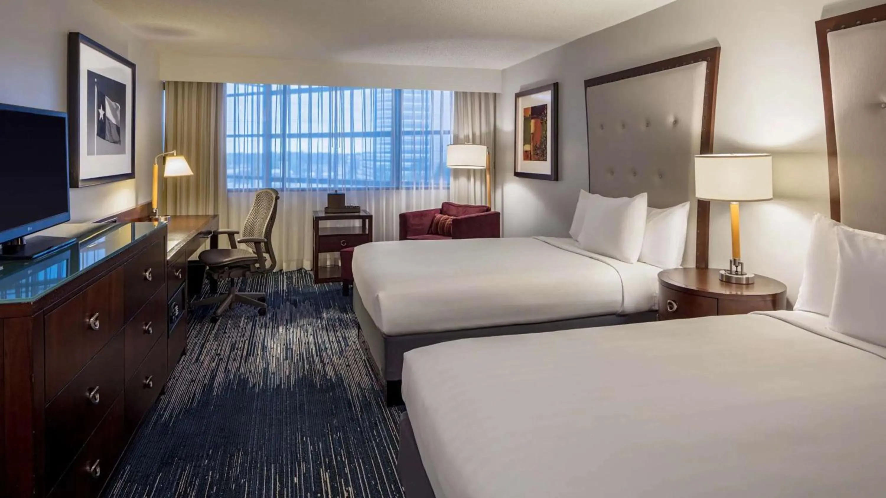 Bedroom, Bed in Sonesta Hotel Houston IAH Airport