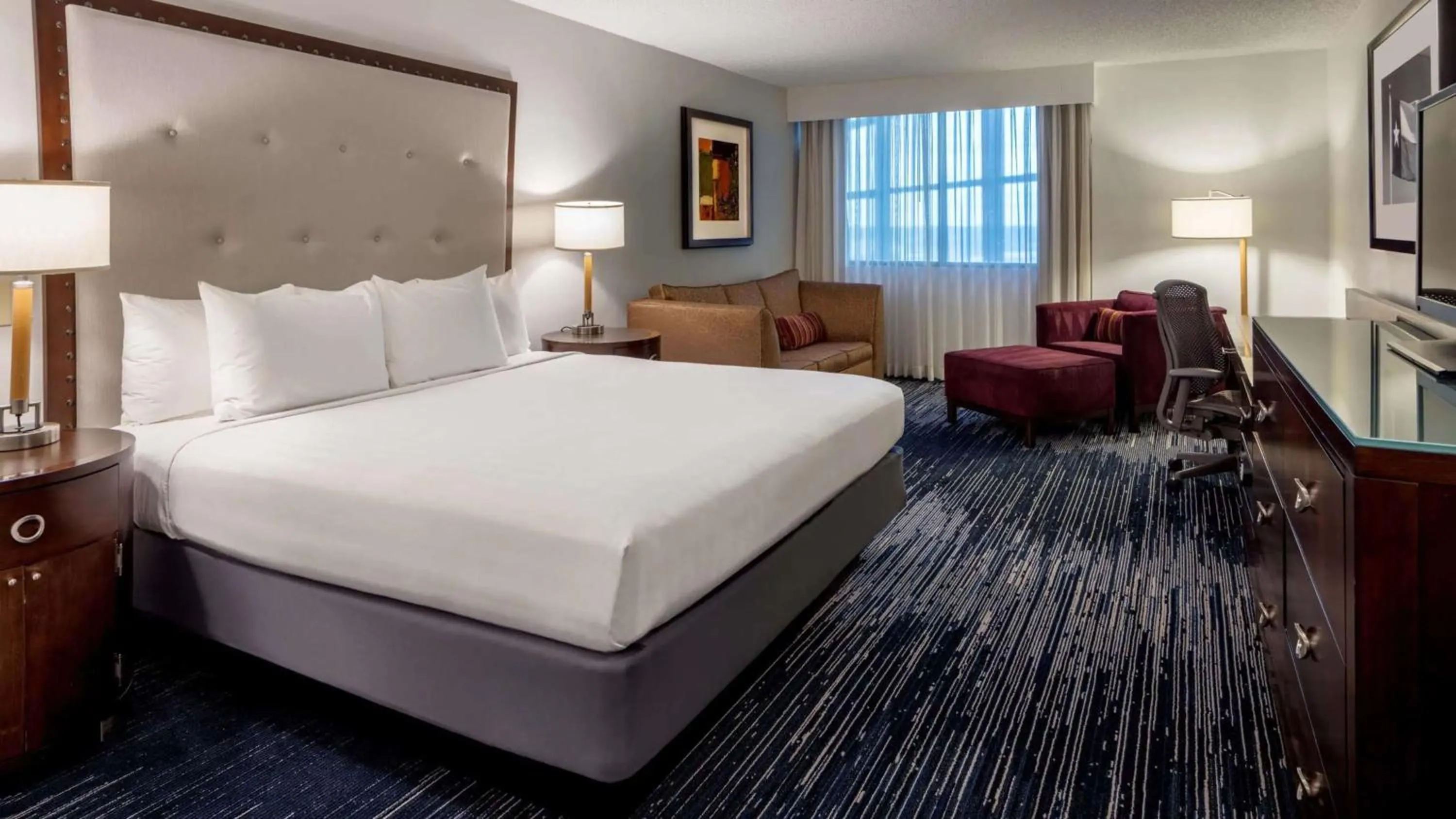 Bedroom, Bed in Sonesta Hotel Houston IAH Airport