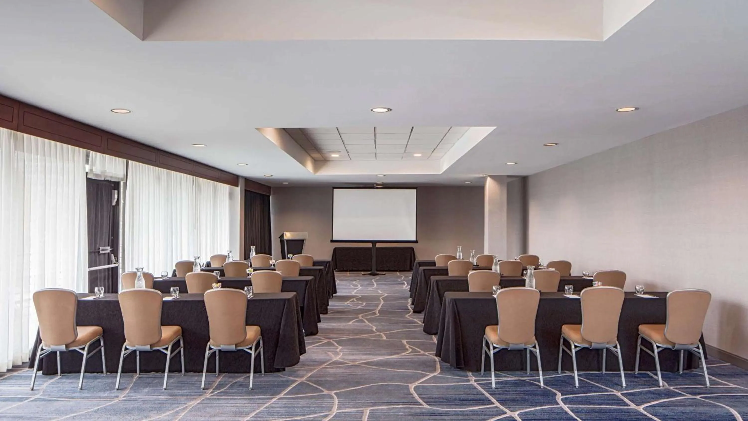 Meeting/conference room in Sonesta Hotel Houston IAH Airport