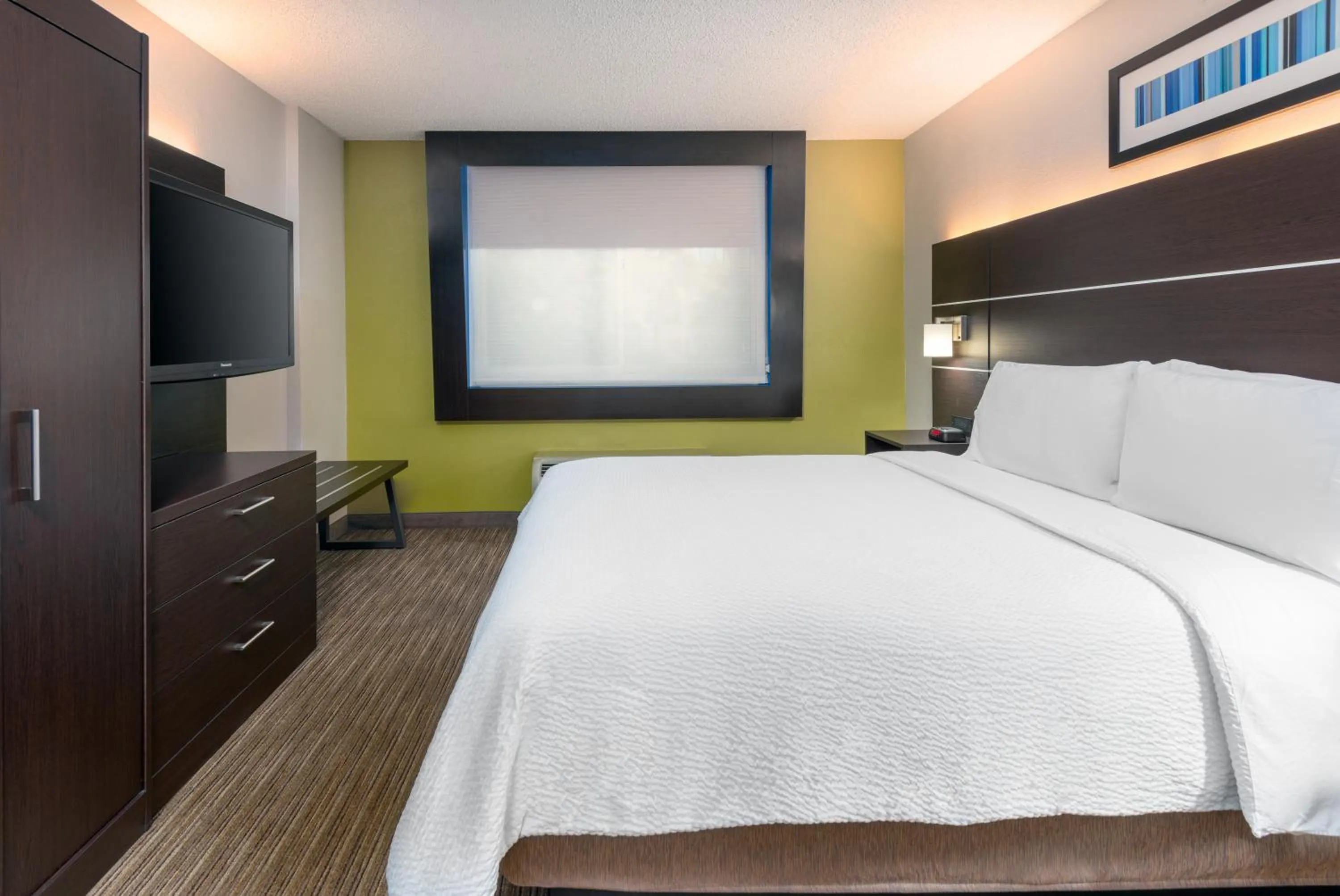 Bed in Holiday Inn Express Miami Airport Doral Area by IHG