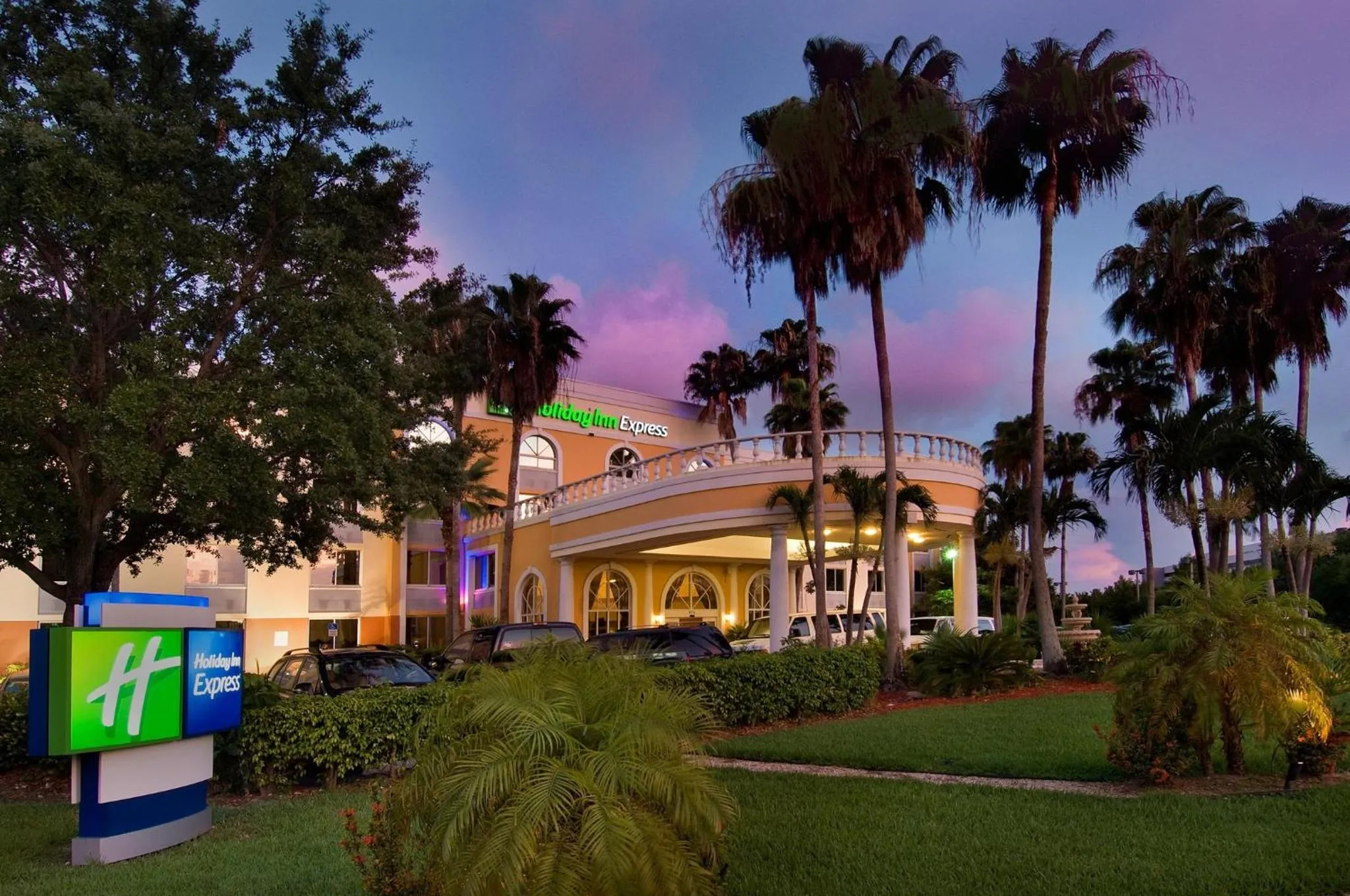 Property building in Holiday Inn Express Miami Airport Doral Area by IHG